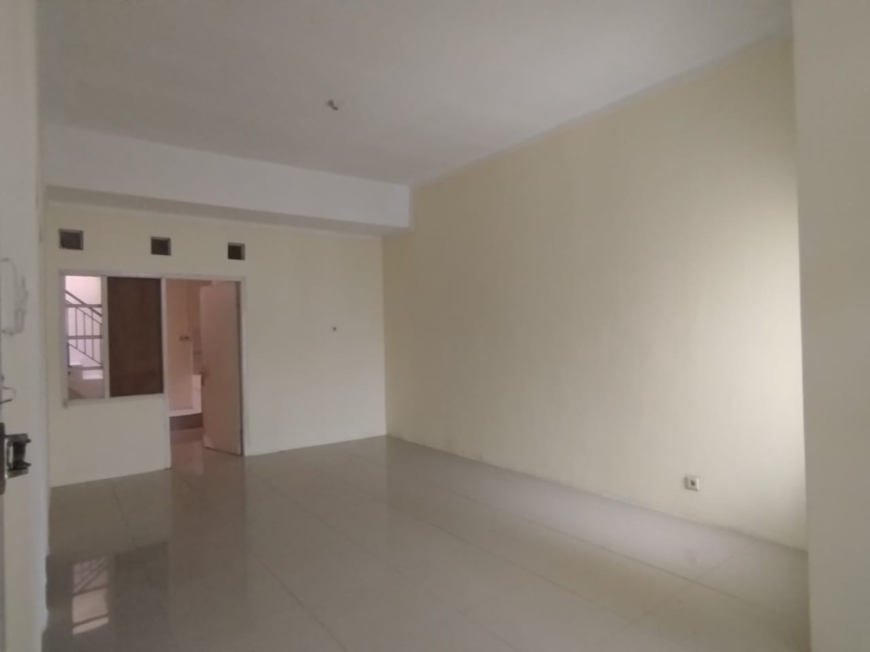 Rumah 1½ Siap Huni dengan Hunian Nyaman dan Asri di Graha Raya