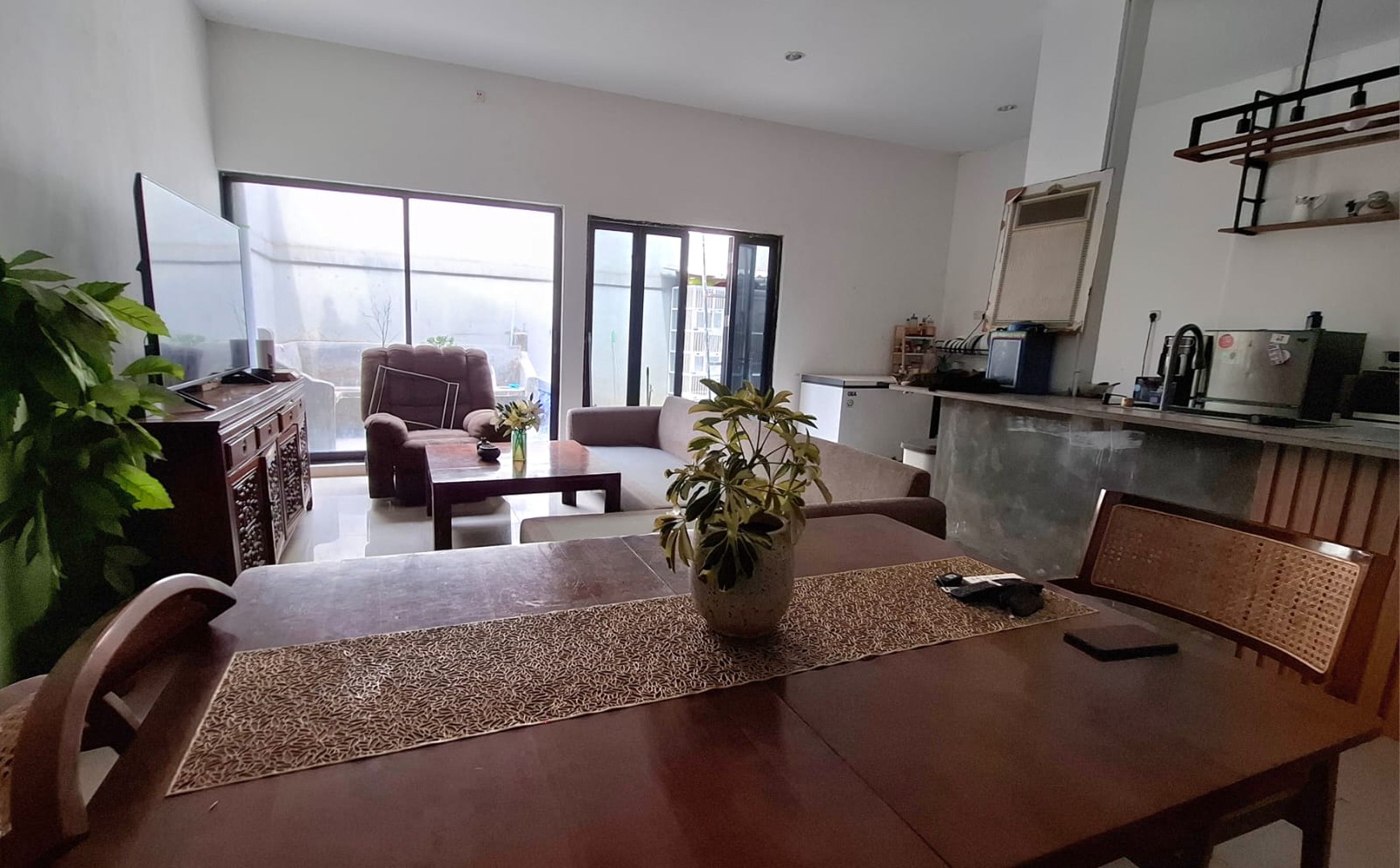 Rumah 2 Lantai Siap Huni dengan Hunian Nyaman dan Asri @Ciputat