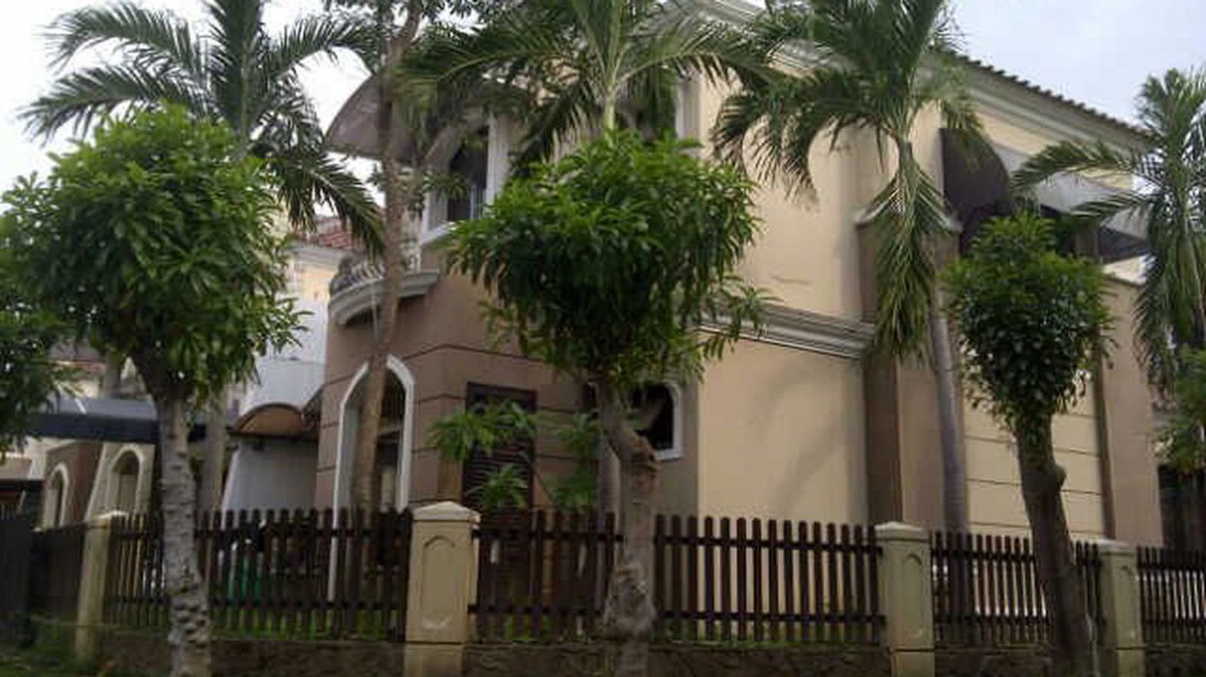 Rumah Cluster Madrid Wisata Bukit Mas, Surabaya