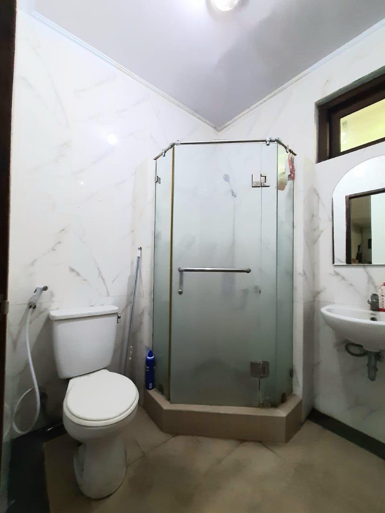 Dijual Cepat Rumah 2 Lantai Luas Nyaman Siap Huni dengan Hunian Asri @Joglo Jakarta Barat