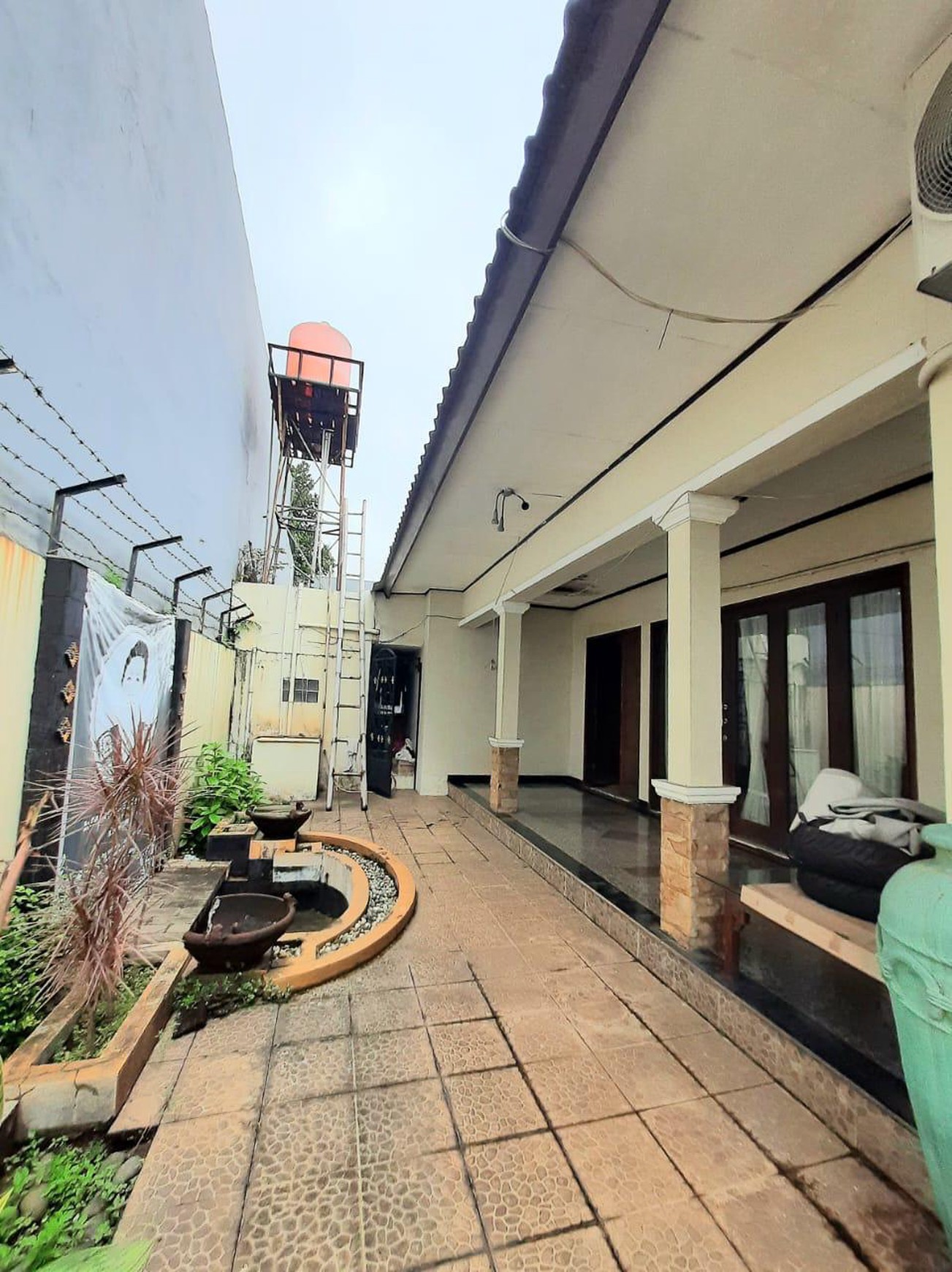 Dijual Cepat Rumah 2 Lantai Luas Nyaman Siap Huni dengan Hunian Asri @Joglo Jakarta Barat