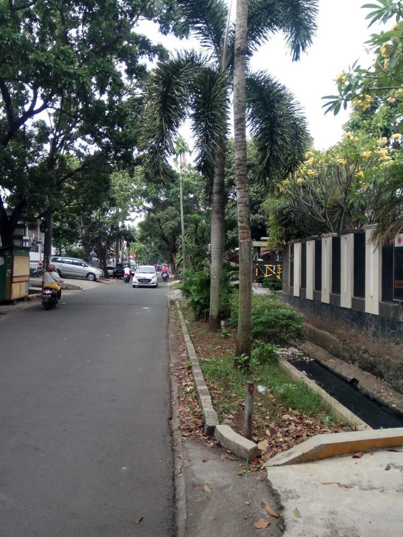 Dijual Cepat Rumah 2 Lantai Luas Nyaman Siap Huni dengan Hunian Asri @Joglo Jakarta Barat