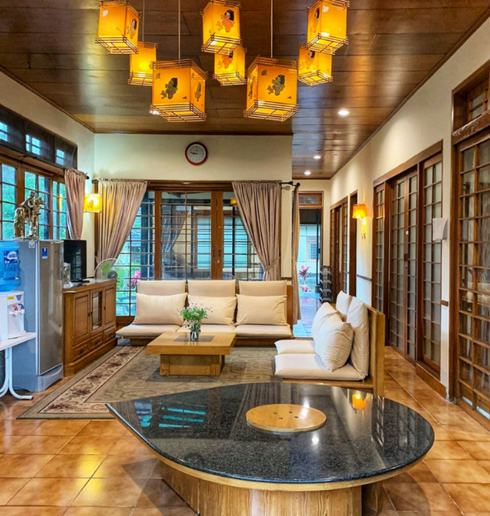 Villa ala-ala Jepang Asri dengan Halaman Luas Lingkungan Nyaman @Kota Bunga Puncak