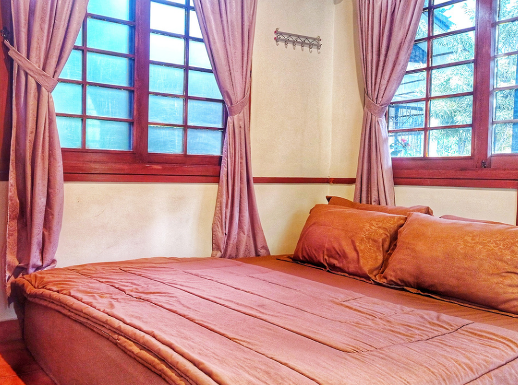 Villa ala-ala Jepang Asri dengan Halaman Luas Lingkungan Nyaman @Kota Bunga Puncak
