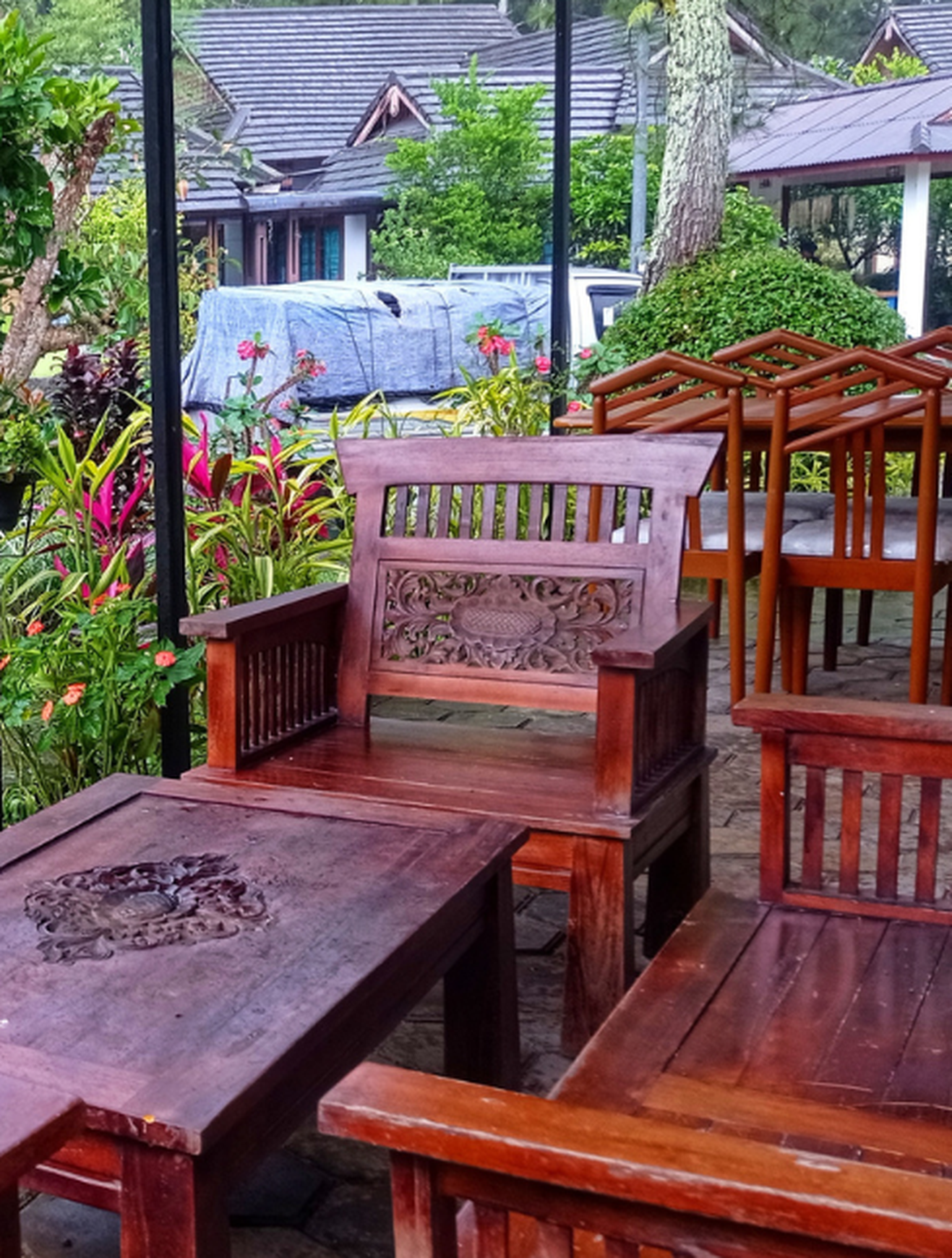 Villa ala-ala Jepang Asri dengan Halaman Luas Lingkungan Nyaman @Kota Bunga Puncak