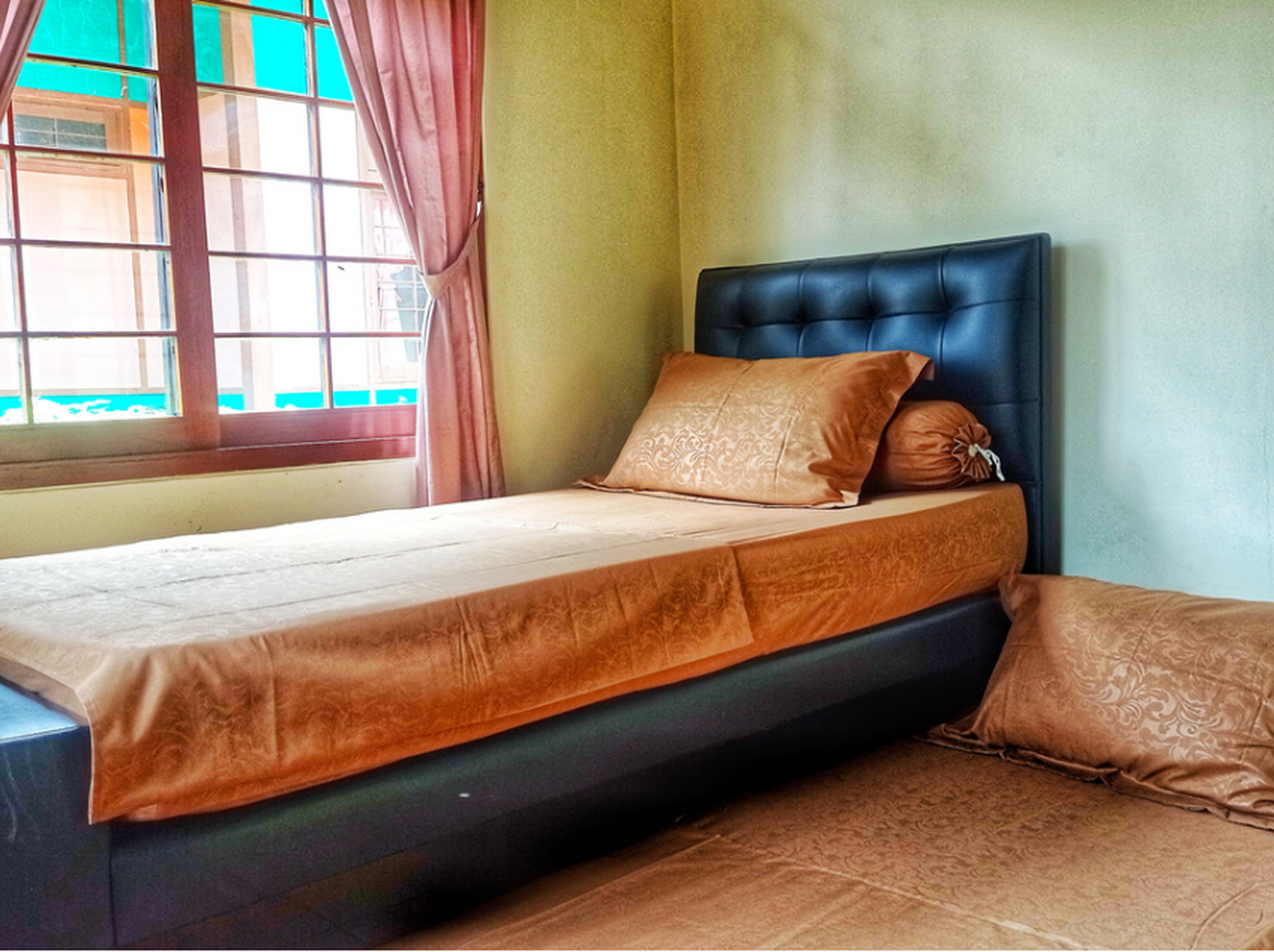 Villa ala-ala Jepang Asri dengan Halaman Luas Lingkungan Nyaman @Kota Bunga Puncak