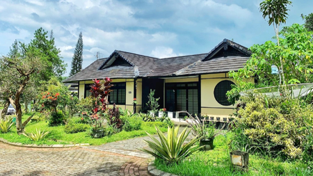 Villa Jepang Asri dengan Halaman Luas Lingkungan Nyaman @Kota Bunga Puncak