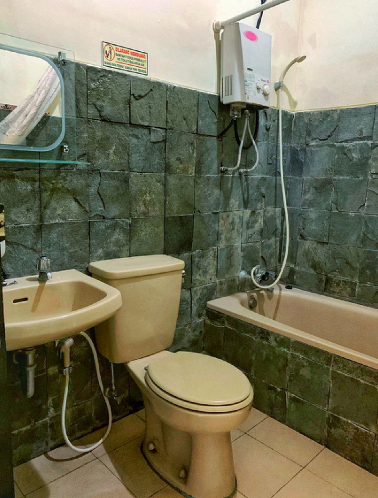 Villa Jepang Asri dengan Halaman Luas Lingkungan Nyaman @Kota Bunga Puncak