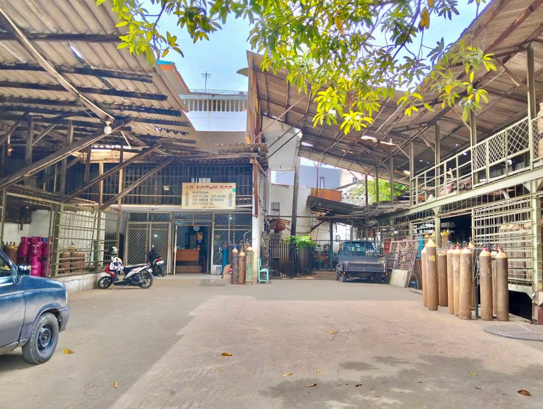 Dijual Rumah dan Toko, Strategis, di Jl. Kapuk Raya, Jakarta Barat