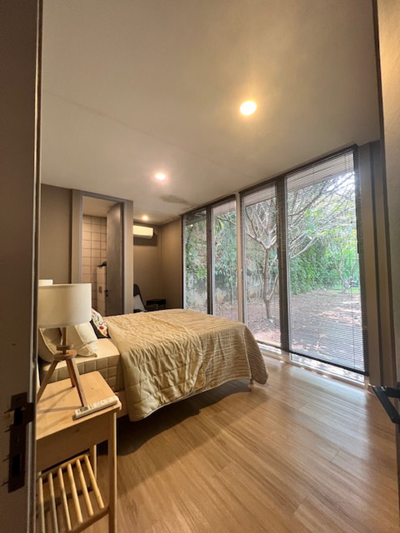 Dijual rumah siap huni tanah luas bisa untuk lokasi bisnis di Kemang Selatan