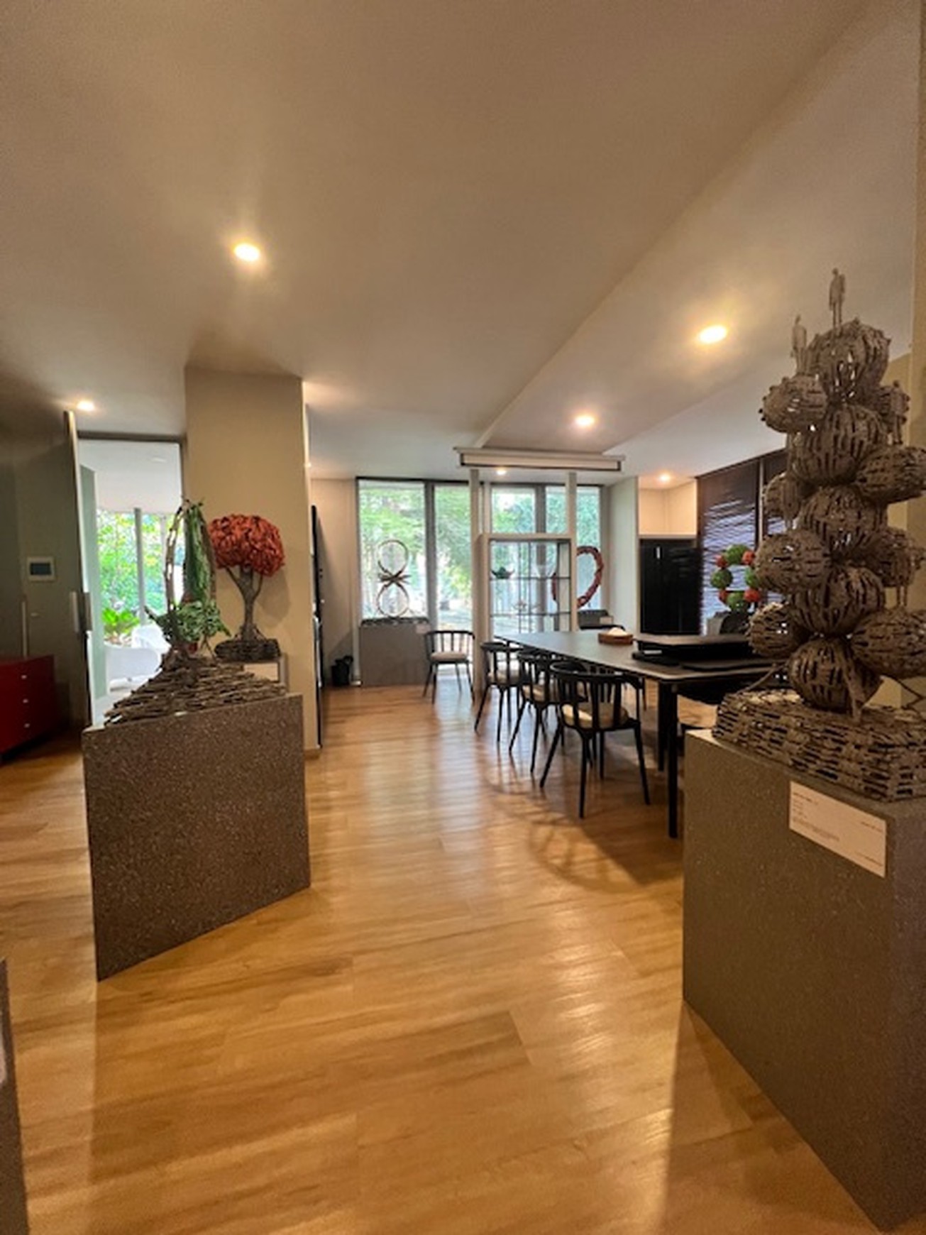 Dijual rumah siap huni tanah luas bisa untuk lokasi bisnis di Kemang Selatan