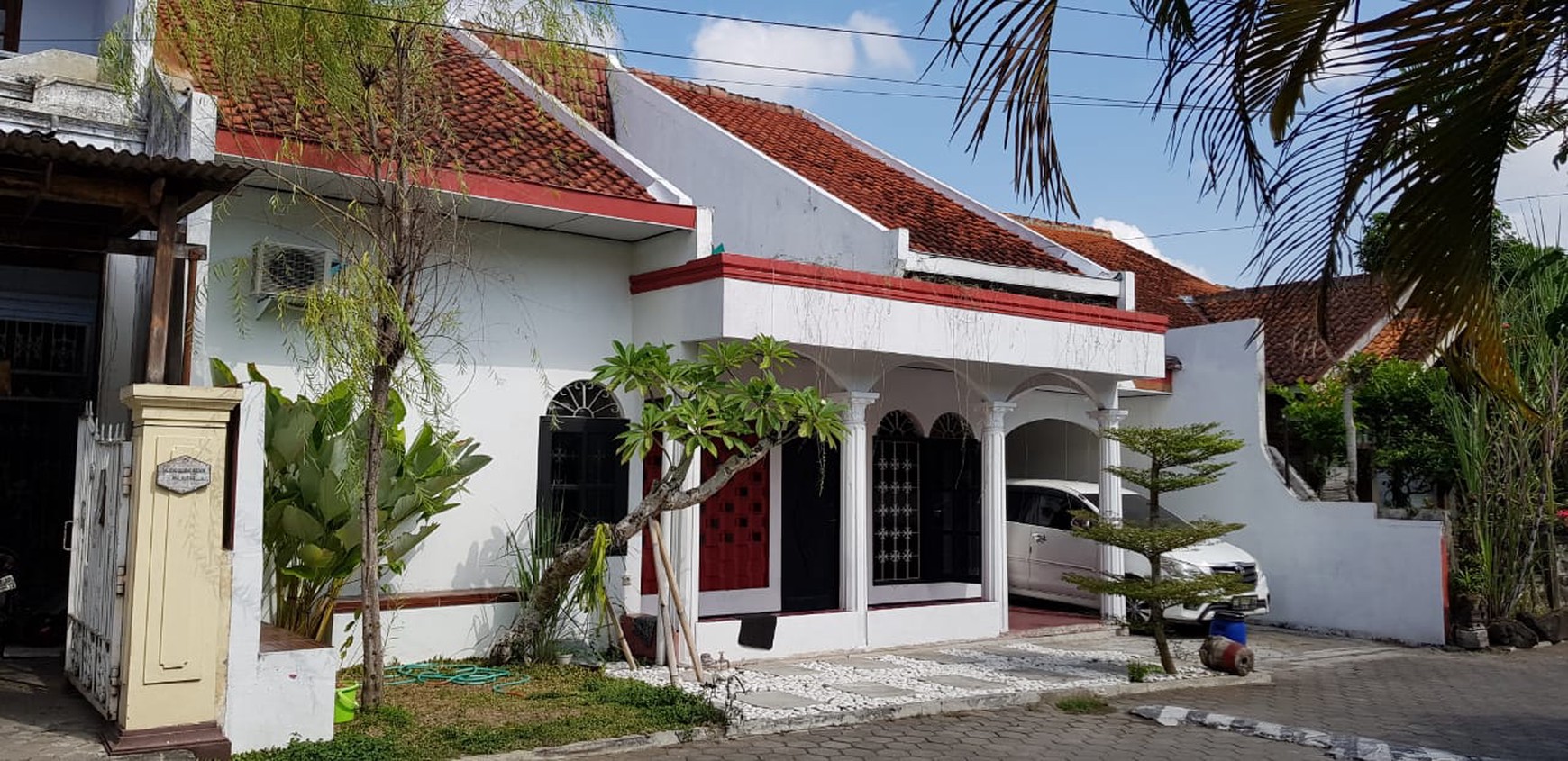 RUMAH CANTIK+FURNITURE SIAP HUNI, DI JL SURYODININGRATAN, YOGYAKARTA