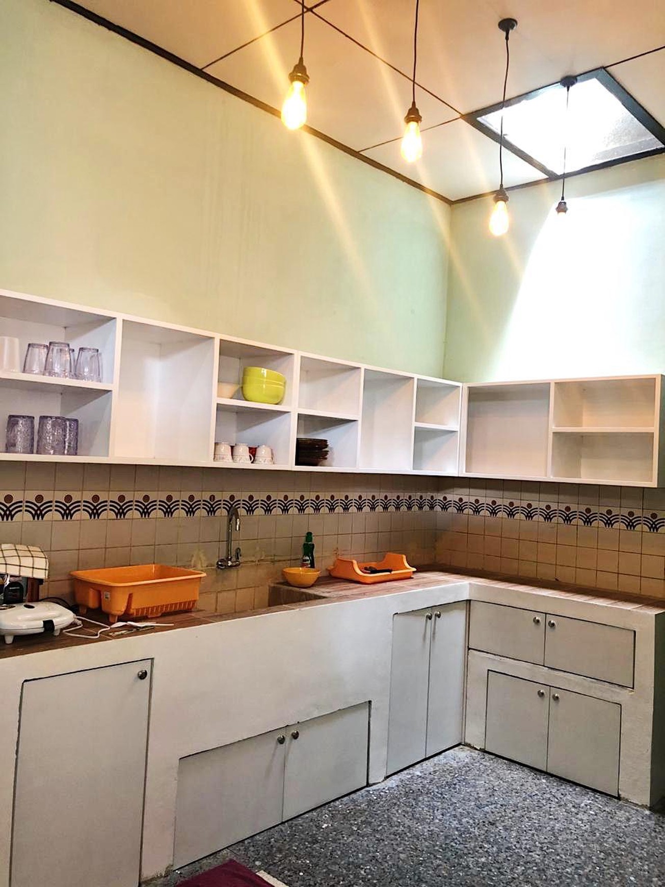 RUMAH CANTIK+FURNITURE SIAP HUNI, DI JL SURYODININGRATAN, YOGYAKARTA