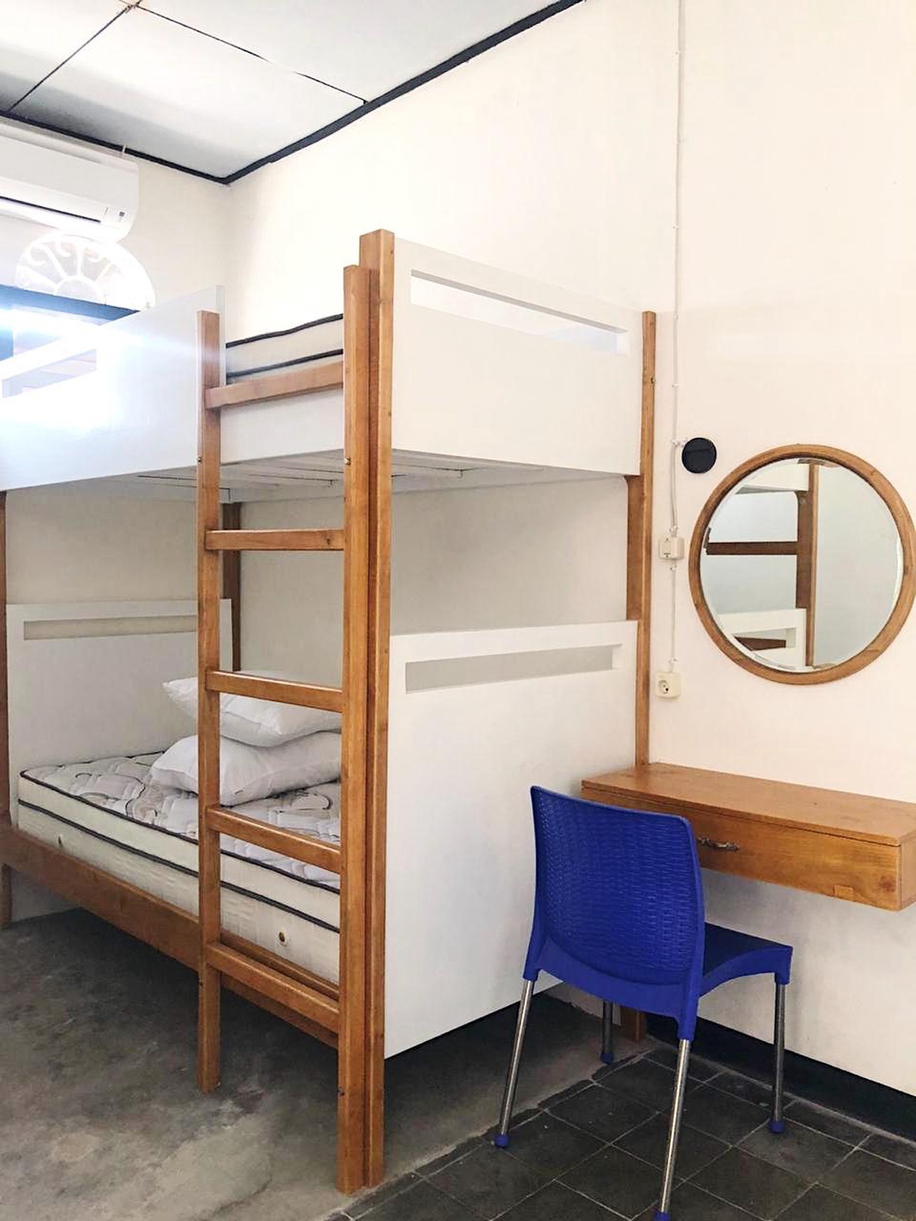 RUMAH CANTIK+FURNITURE SIAP HUNI, DI JL SURYODININGRATAN, YOGYAKARTA