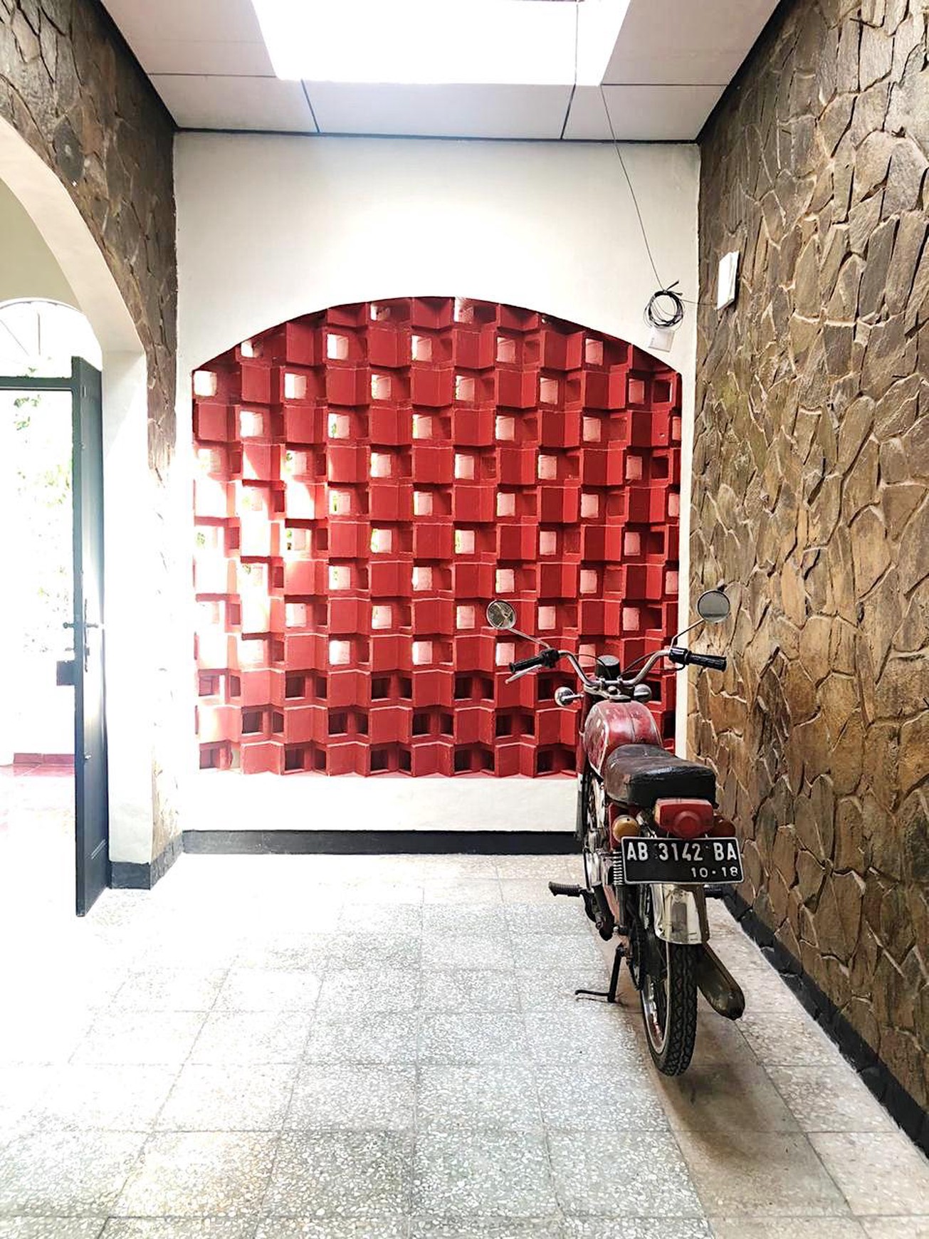 RUMAH CANTIK+FURNITURE SIAP HUNI, DI JL SURYODININGRATAN, YOGYAKARTA