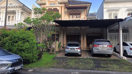 Rumah Luas 2 Lantai Hadap Taman di Kota Wisata 