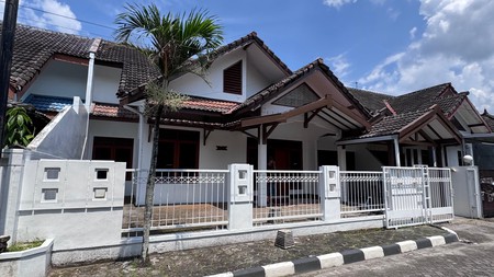 Rumah Semi Furnish Lokasi 15 menit Ke Stasiun Tugu Yogyakarta 