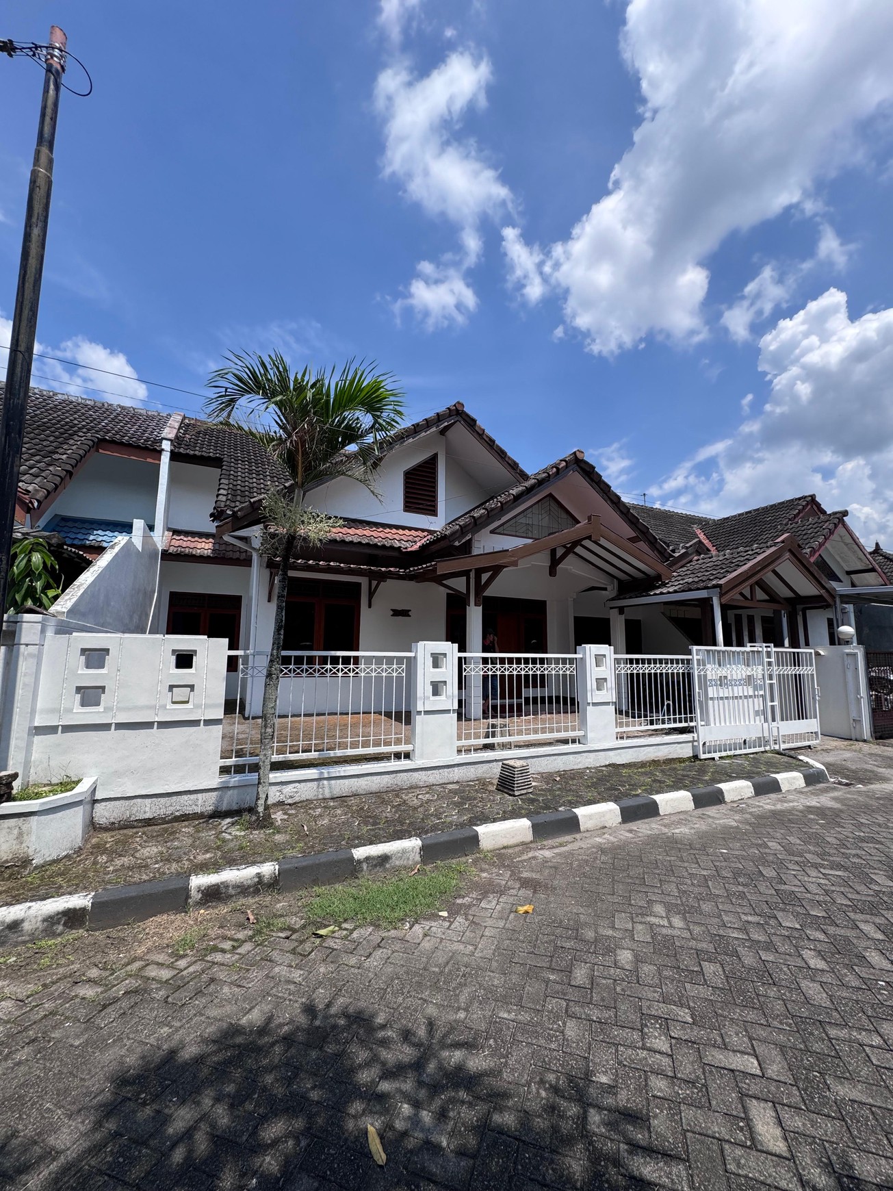 Rumah Semi Furnish Lokasi 15 menit Ke Stasiun Tugu Yogyakarta 