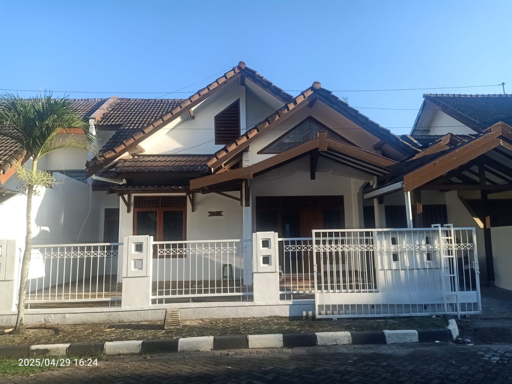 Rumah Semi Furnish Lokasi 15 menit Ke Stasiun Tugu Yogyakarta 