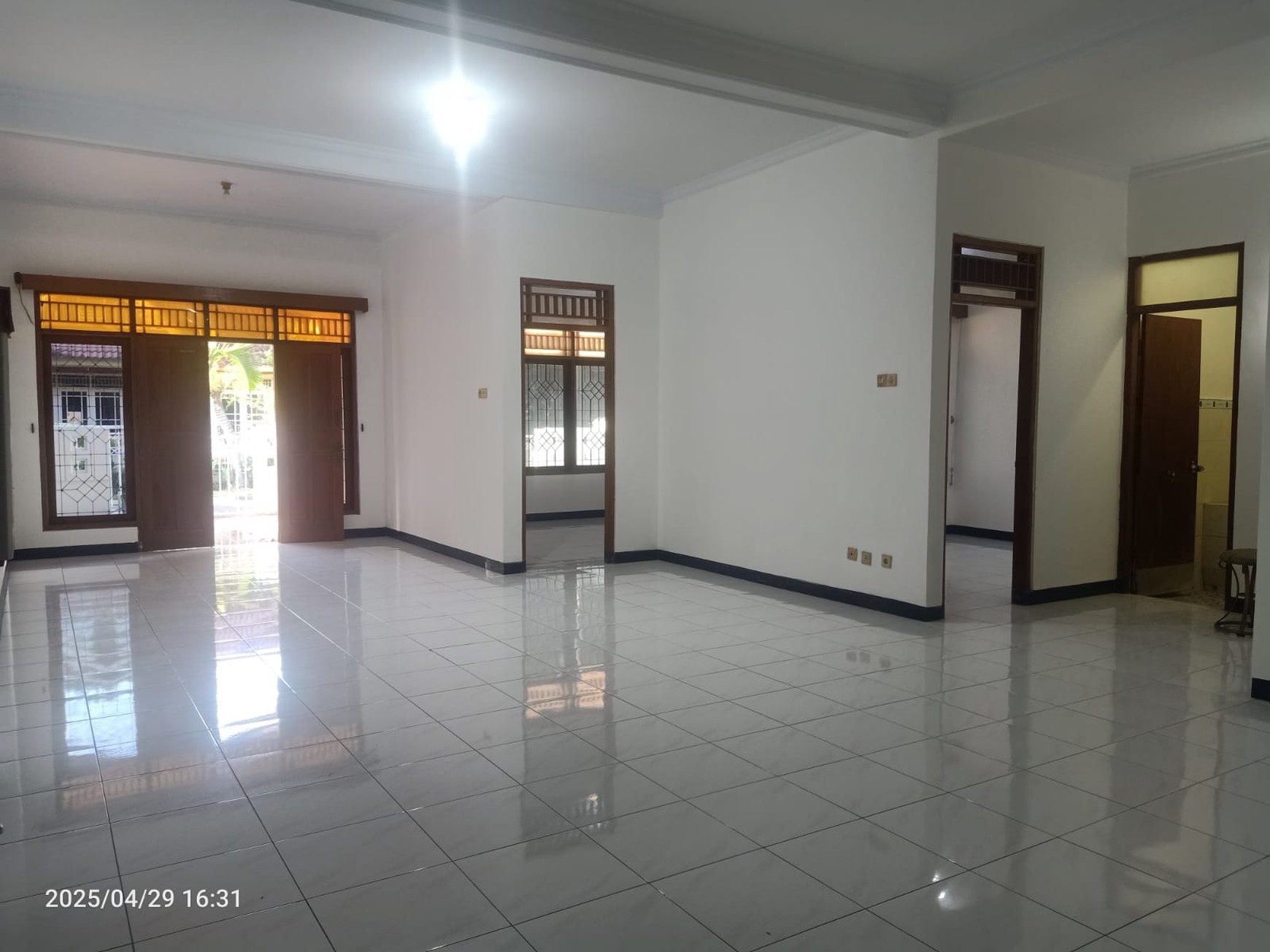 Rumah Semi Furnish Lokasi 15 menit Ke Stasiun Tugu Yogyakarta 