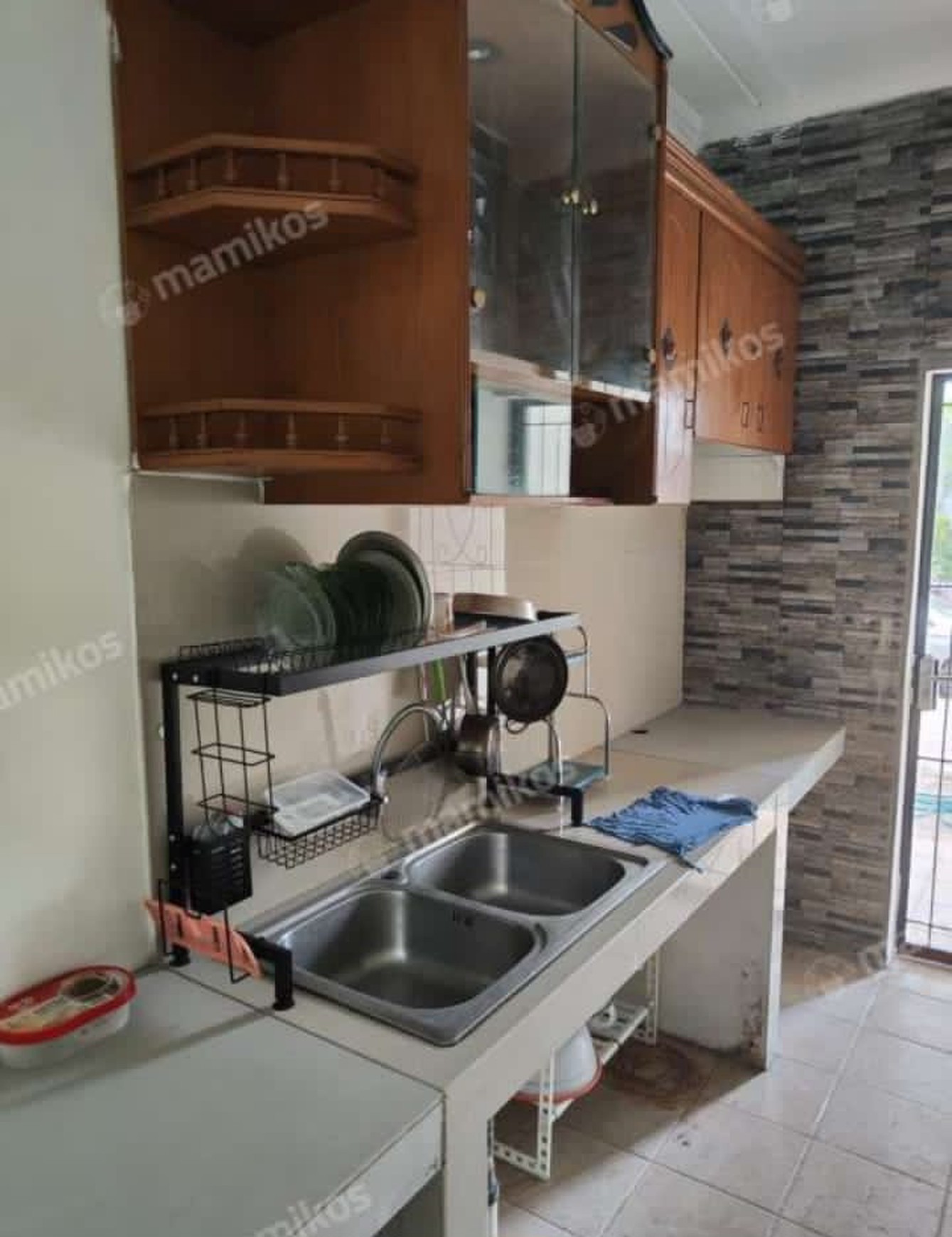 Rumah Luas 2 Lantai Hadap Taman di Kota Wisata 