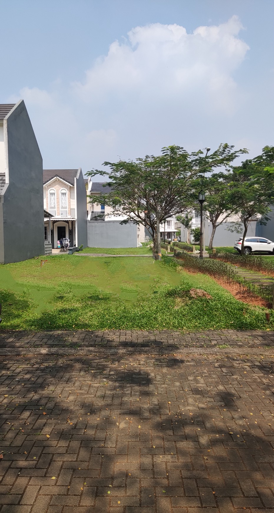 Jarang Ada. Kavling hoek Vanya Park Azura, BSD