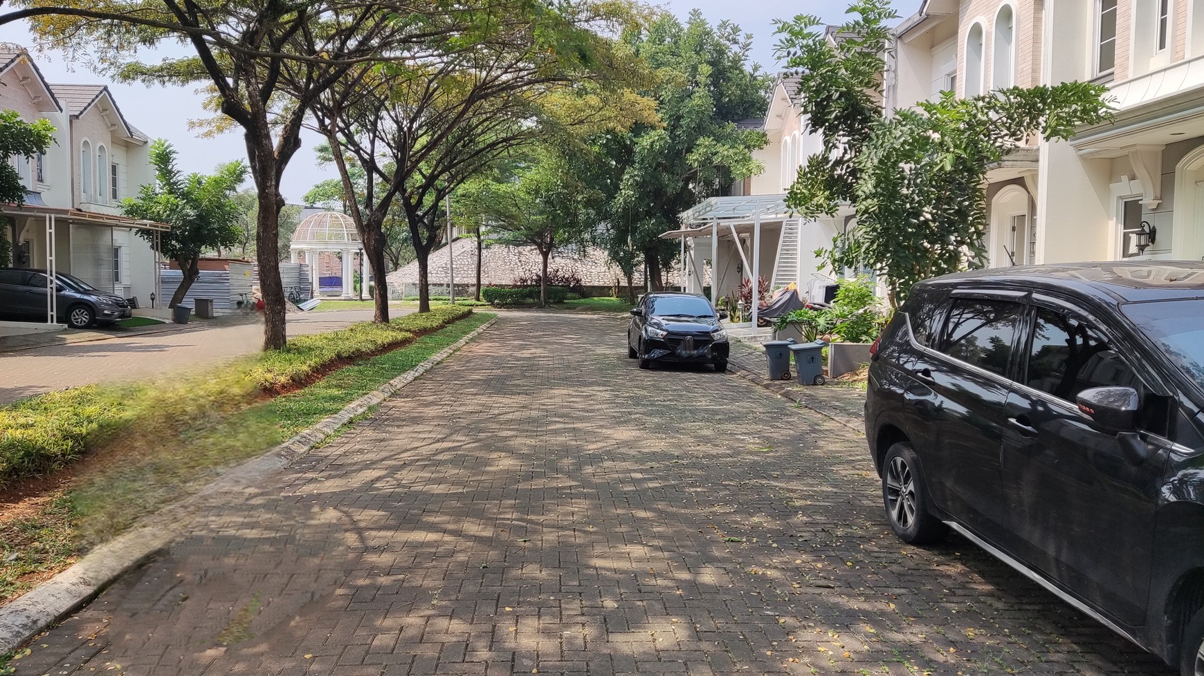 Jarang Ada. Kavling hoek Vanya Park Azura, BSD