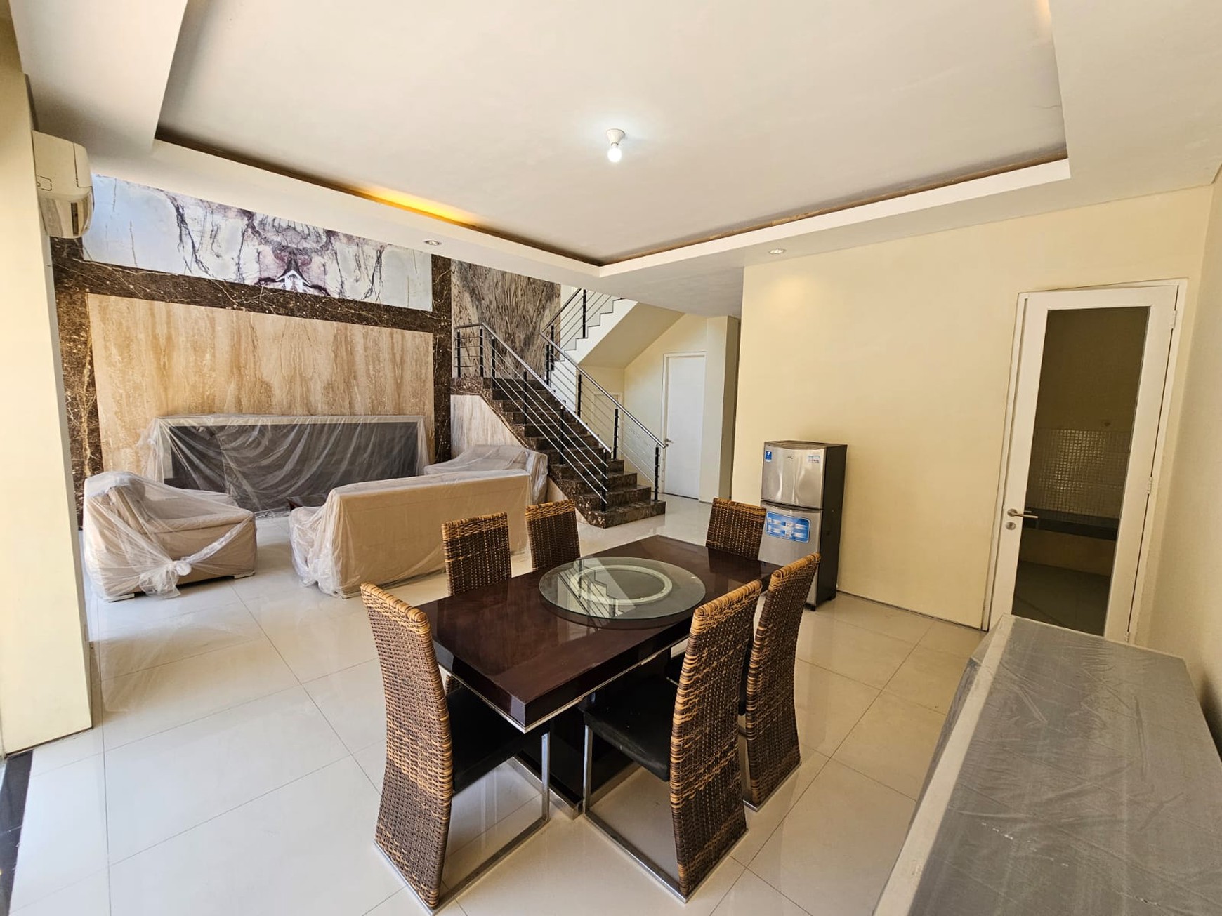 Rumah Cluster De Rosenburg Royal Residence, Surabaya
