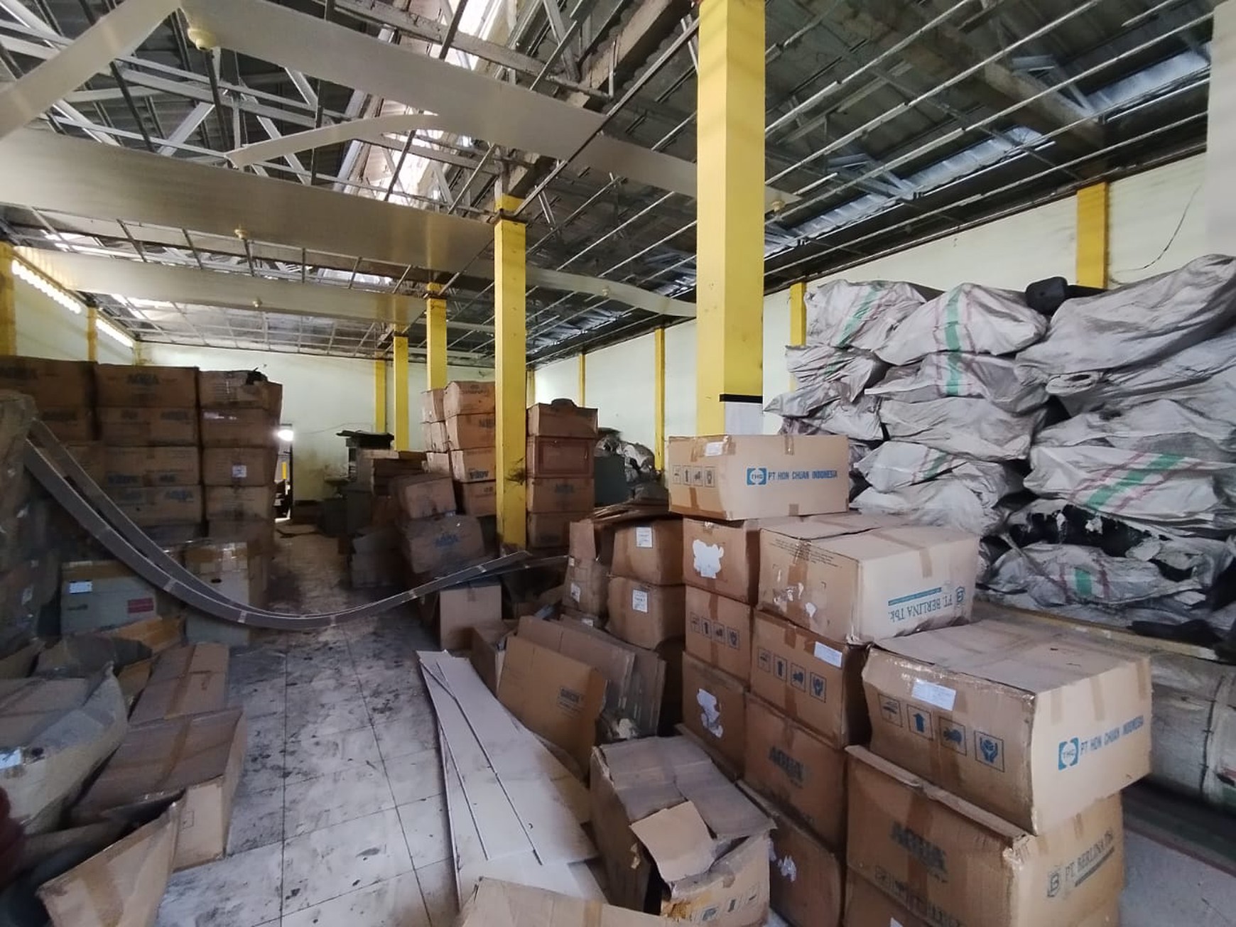 Gudang 1765 Meter Persegi Berada Di Jalan Ringroad Selatan Tamantirto Kasihan Bantul