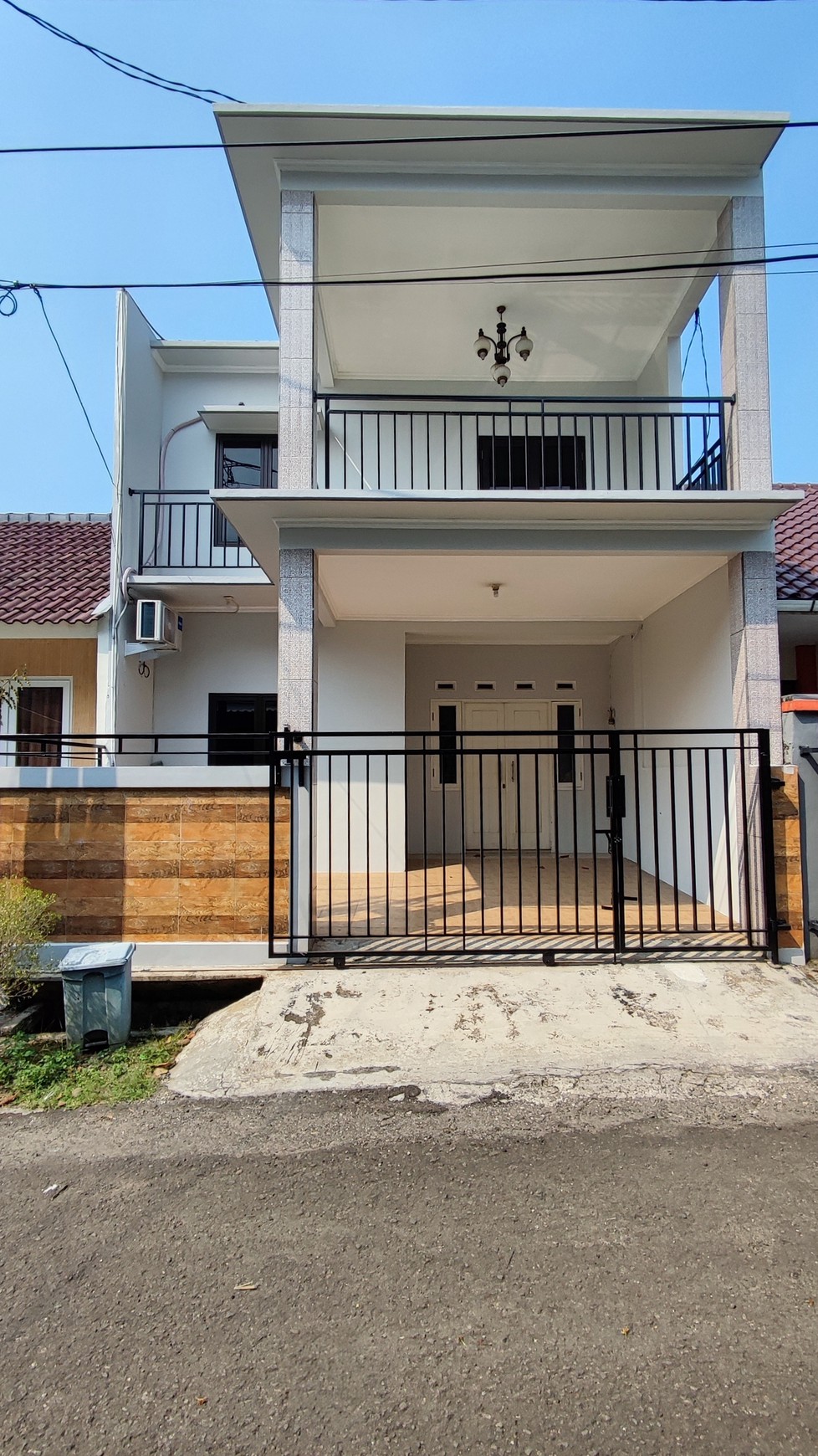 Rent. Rumah 2 lantai Regensi Melati Mas, Serpong Utara