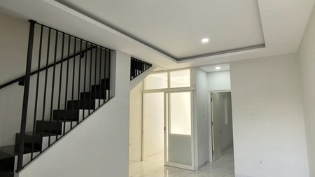 Rumah Minimalis 2 Lantai Hadap Barat di Dukuh Setro, Gading, Surabaya