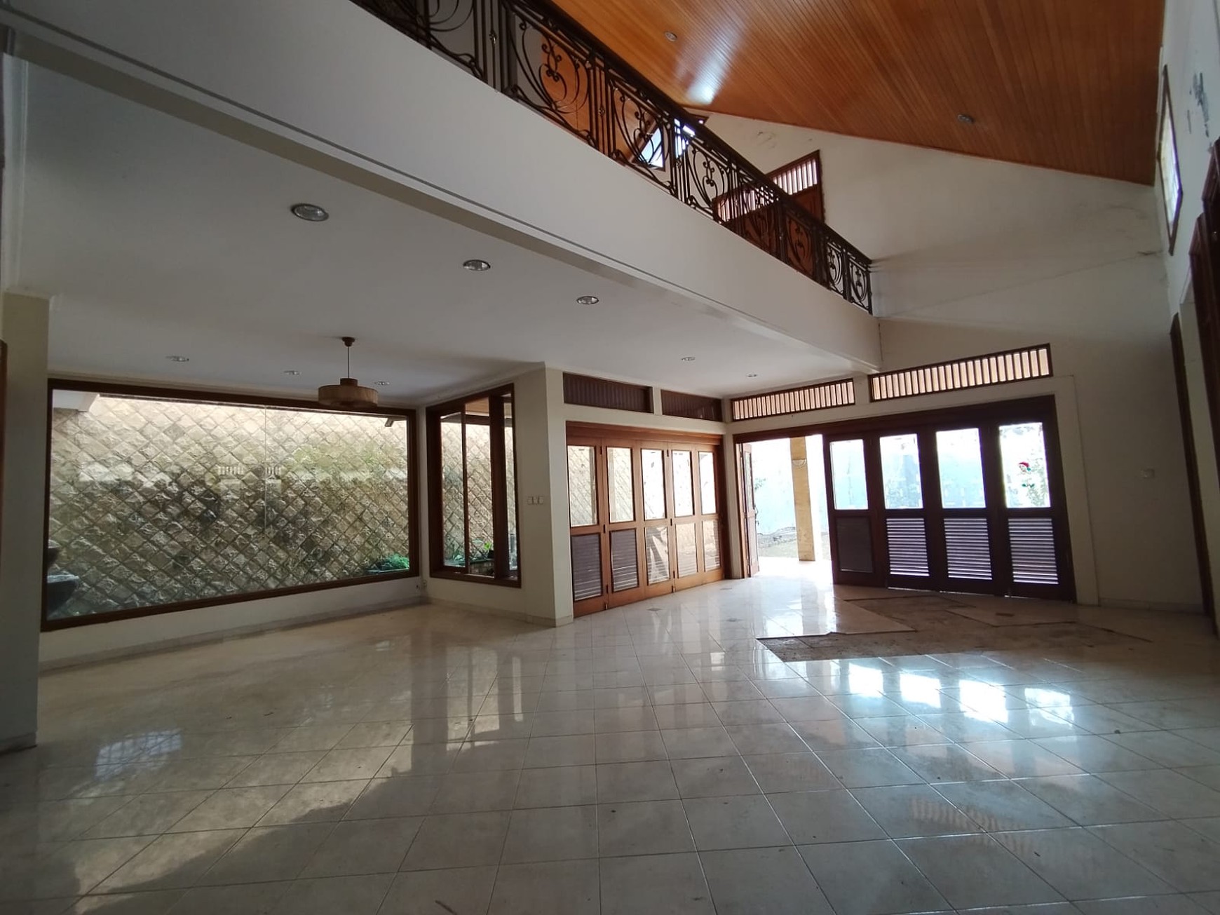Disewakan Rumah Mewah 2 Lantai Lokasi di Jalan Palagan Utara Hotel Hyaat