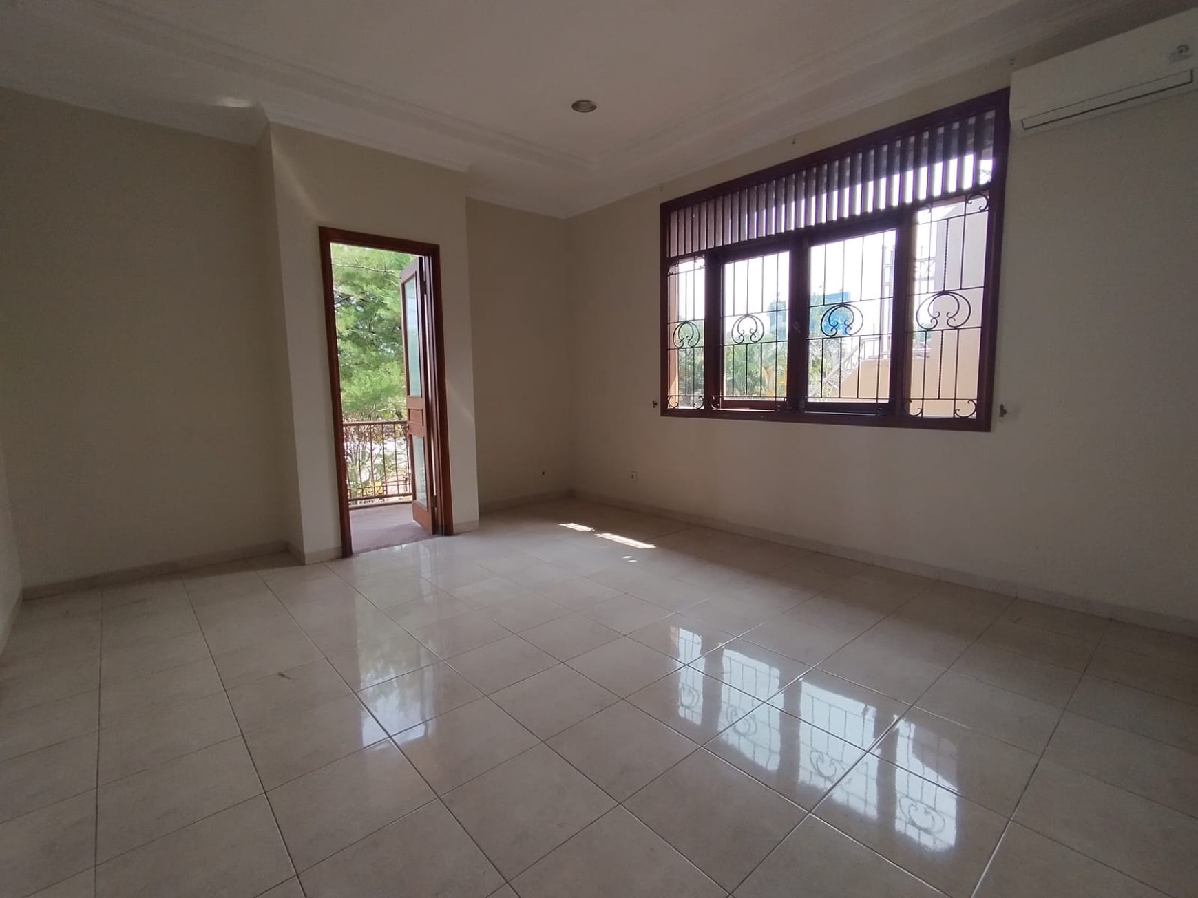 Disewakan Rumah Mewah 2 Lantai Lokasi di Jalan Palagan Utara Hotel Hyaat