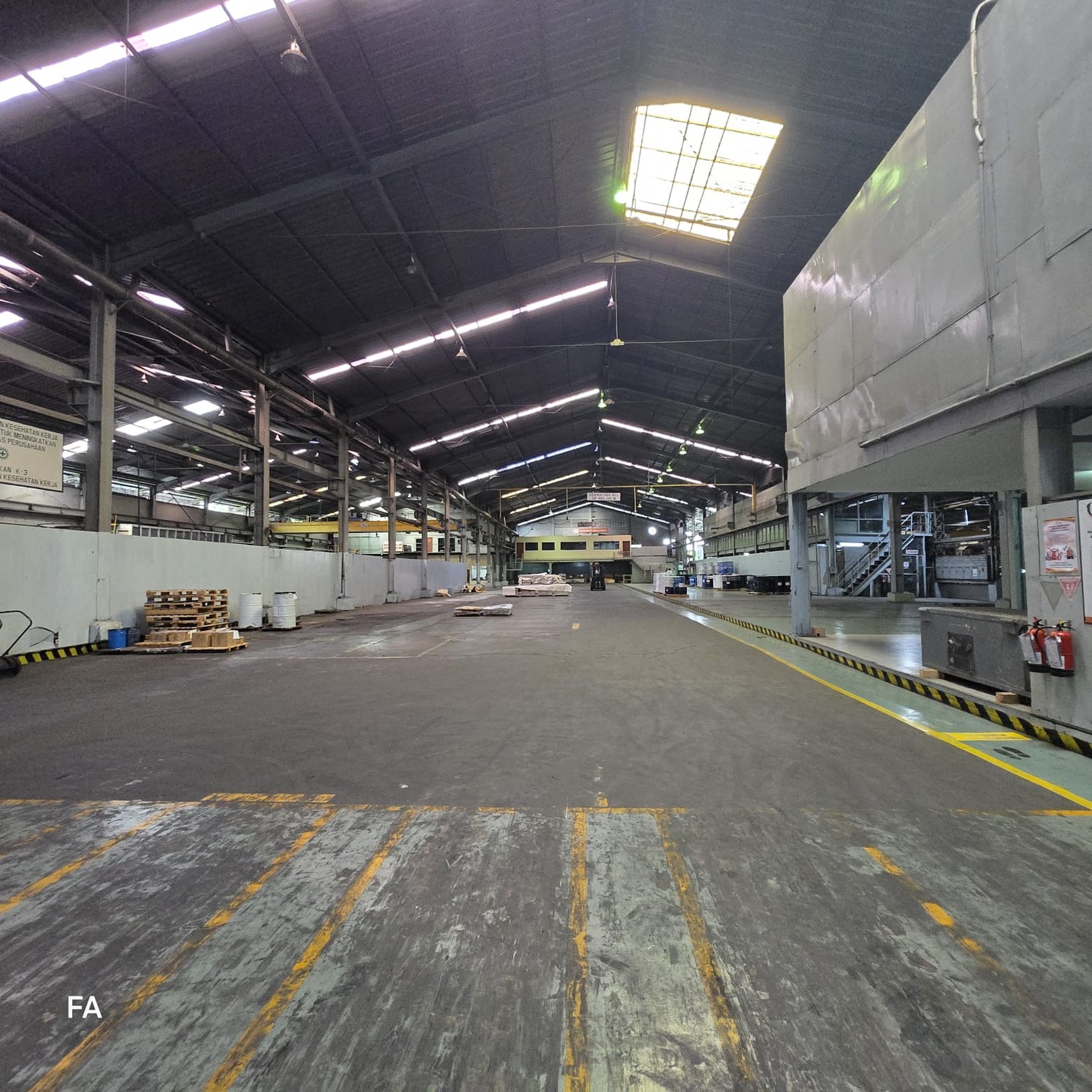 Tanah dan bangunan luas 1 H harga di bawah NJOP lokasi strategis tidak banjir di Ancol barat. Jakarta Utara