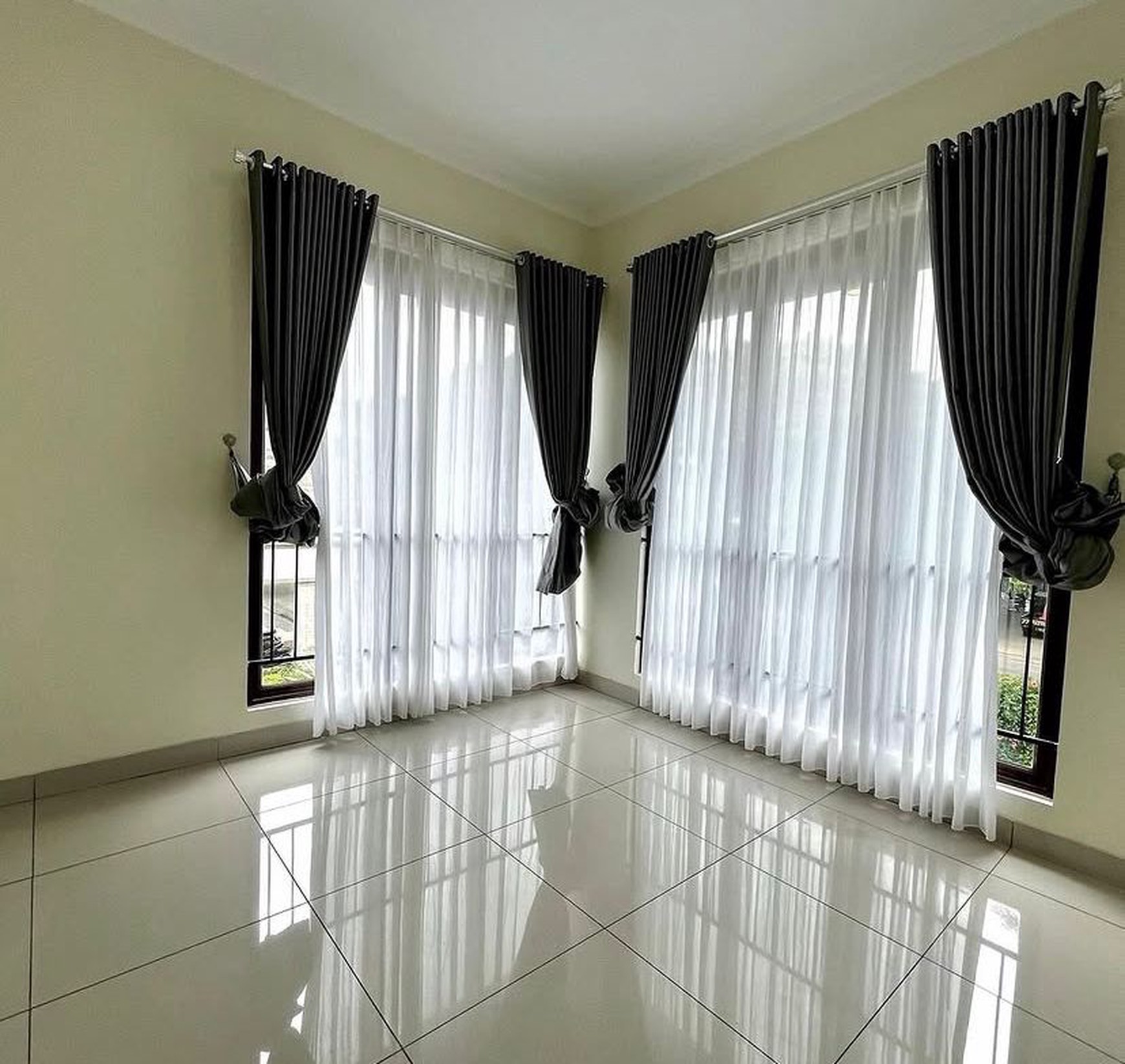 Rumah Bagus di Graha Raya 