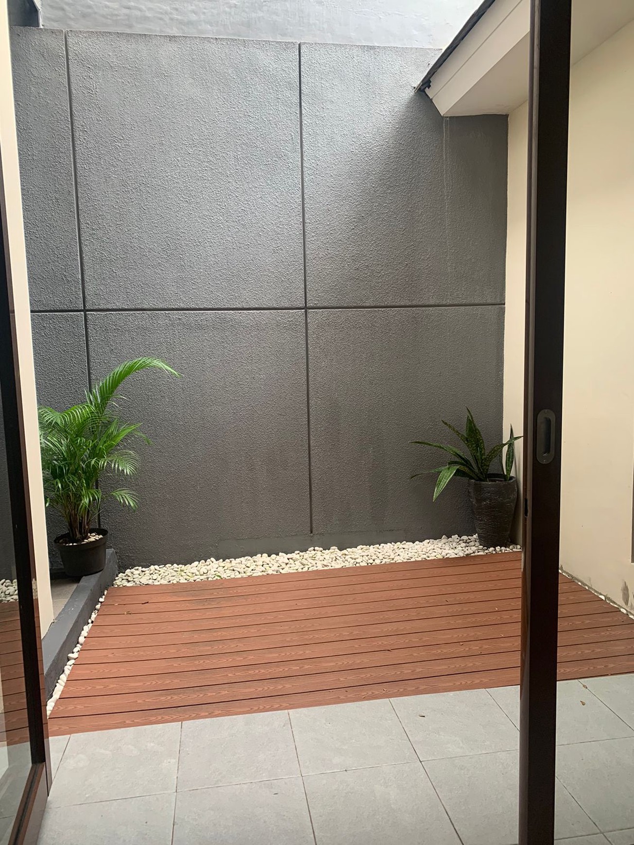 Rumah Bagus di Graha Raya 