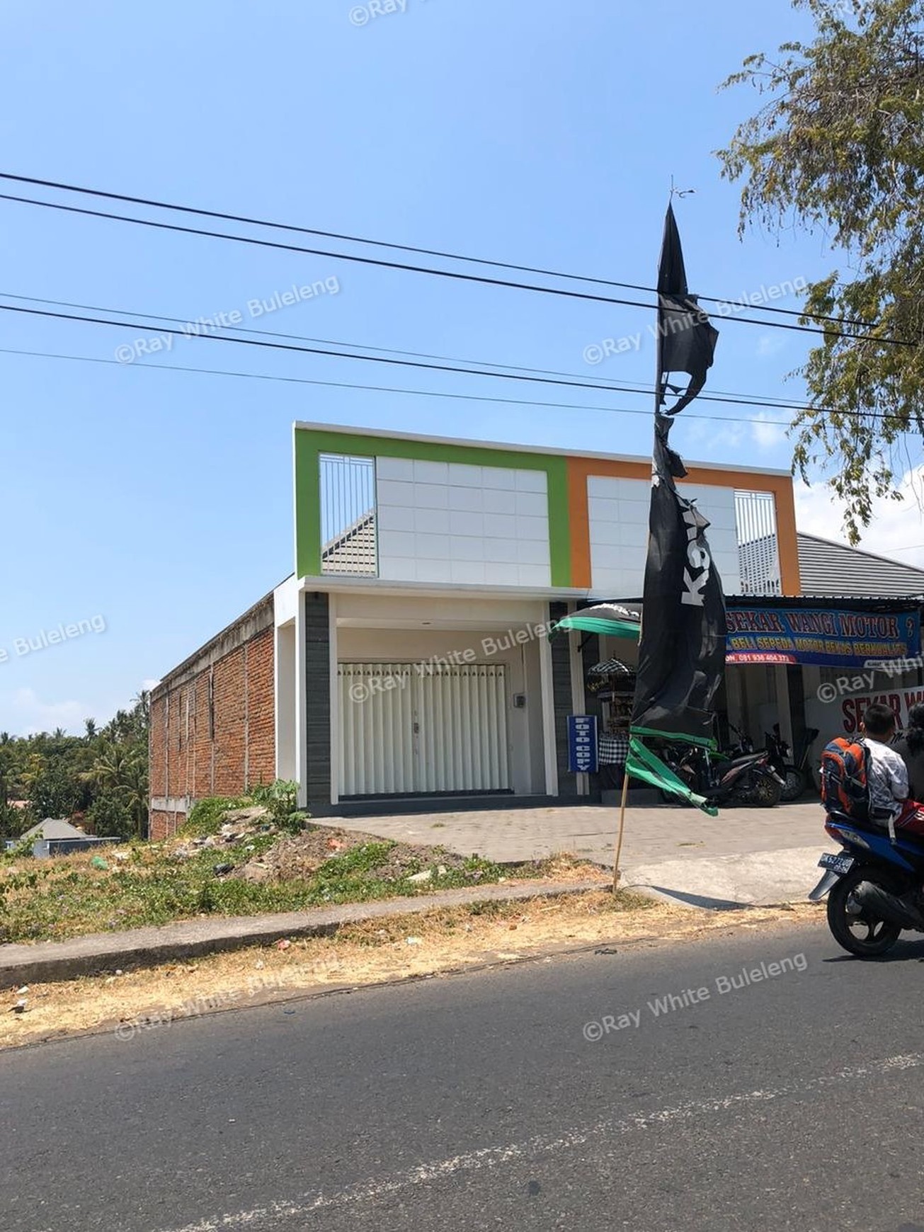 SHOPHOUSE CLOSE TO SERIRIT