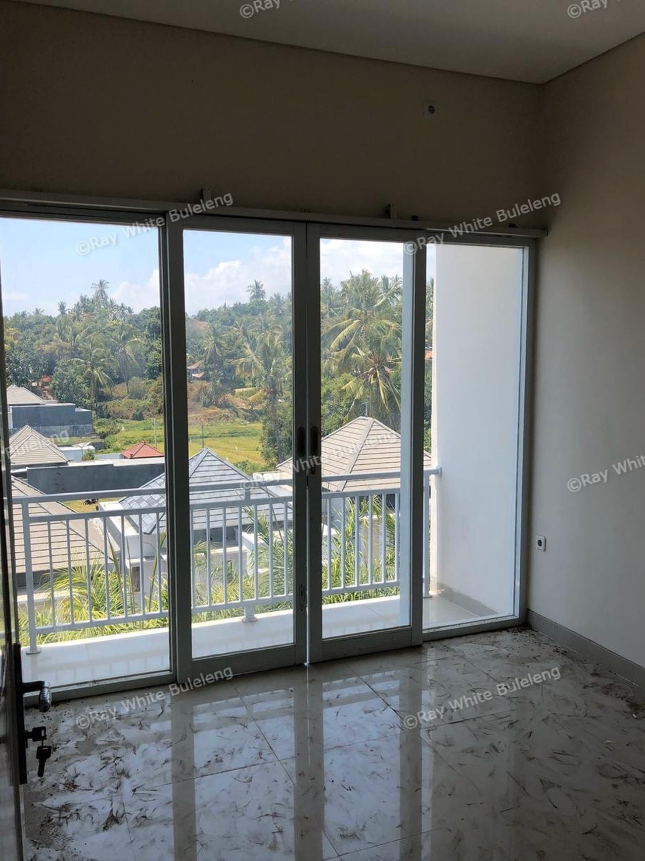 SHOPHOUSE CLOSE TO SERIRIT