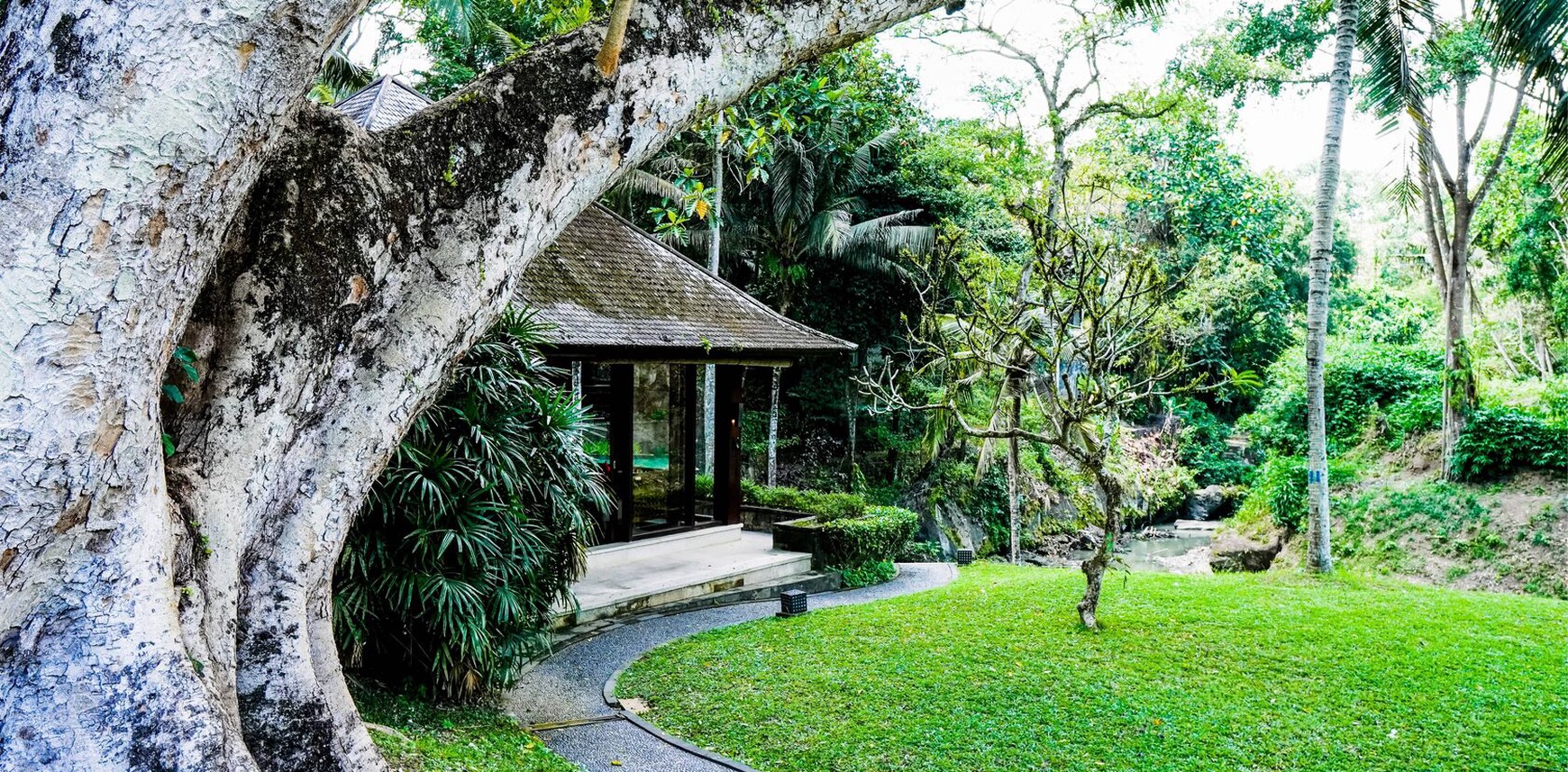 For Sale Freehold and Leasehold beautiful estate villa overlooks a tropical river and surrounded by rice fields and lush jungle close to Canggu , Bali