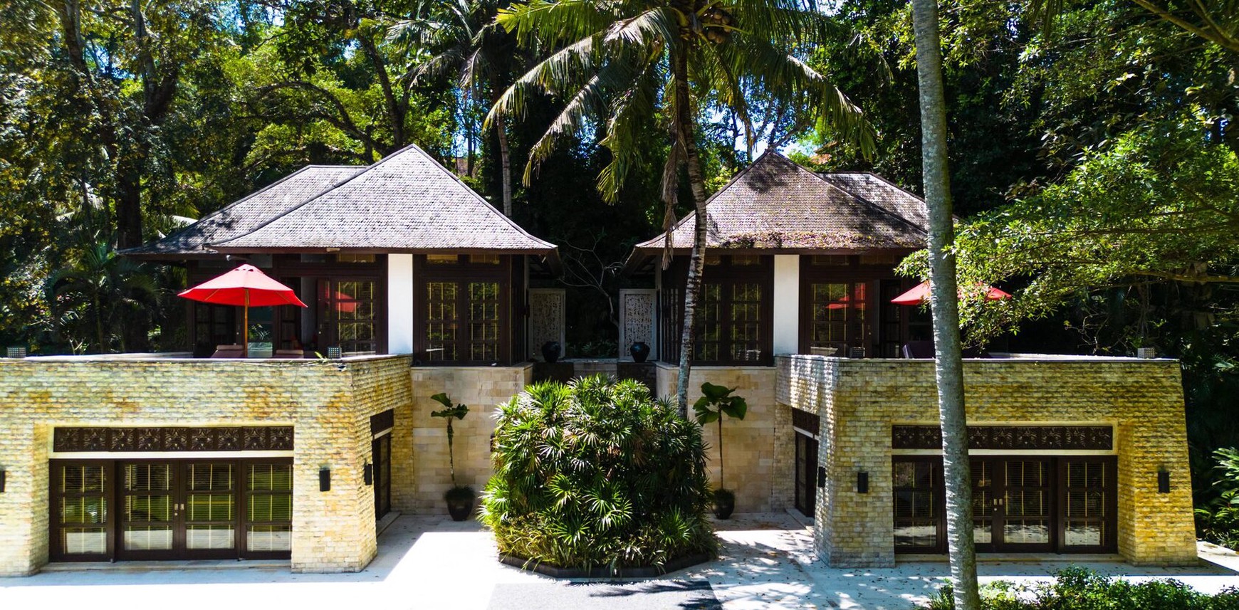 For Sale Freehold and Leasehold beautiful estate villa overlooks a tropical river and surrounded by rice fields and lush jungle close to Canggu , Bali