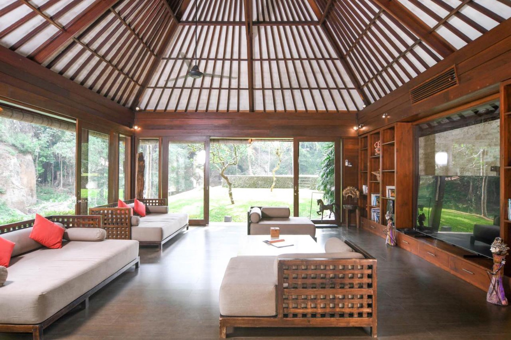 For Sale Freehold and Leasehold beautiful estate villa overlooks a tropical river and surrounded by rice fields and lush jungle close to Canggu , Bali