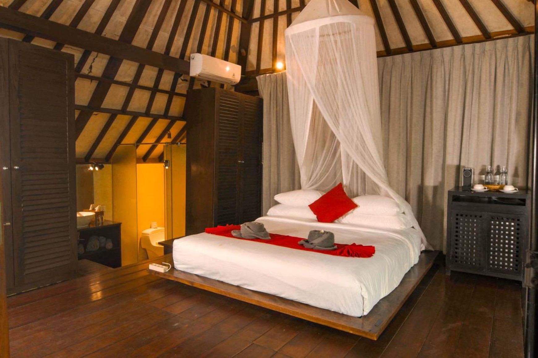 For Sale Freehold and Leasehold beautiful estate villa overlooks a tropical river and surrounded by rice fields and lush jungle close to Canggu , Bali