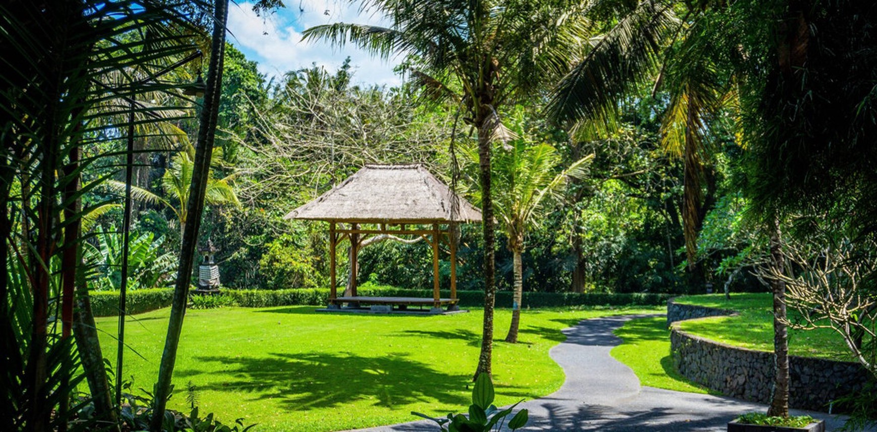 For Sale Freehold and Leasehold beautiful estate villa overlooks a tropical river and surrounded by rice fields and lush jungle close to Canggu , Bali