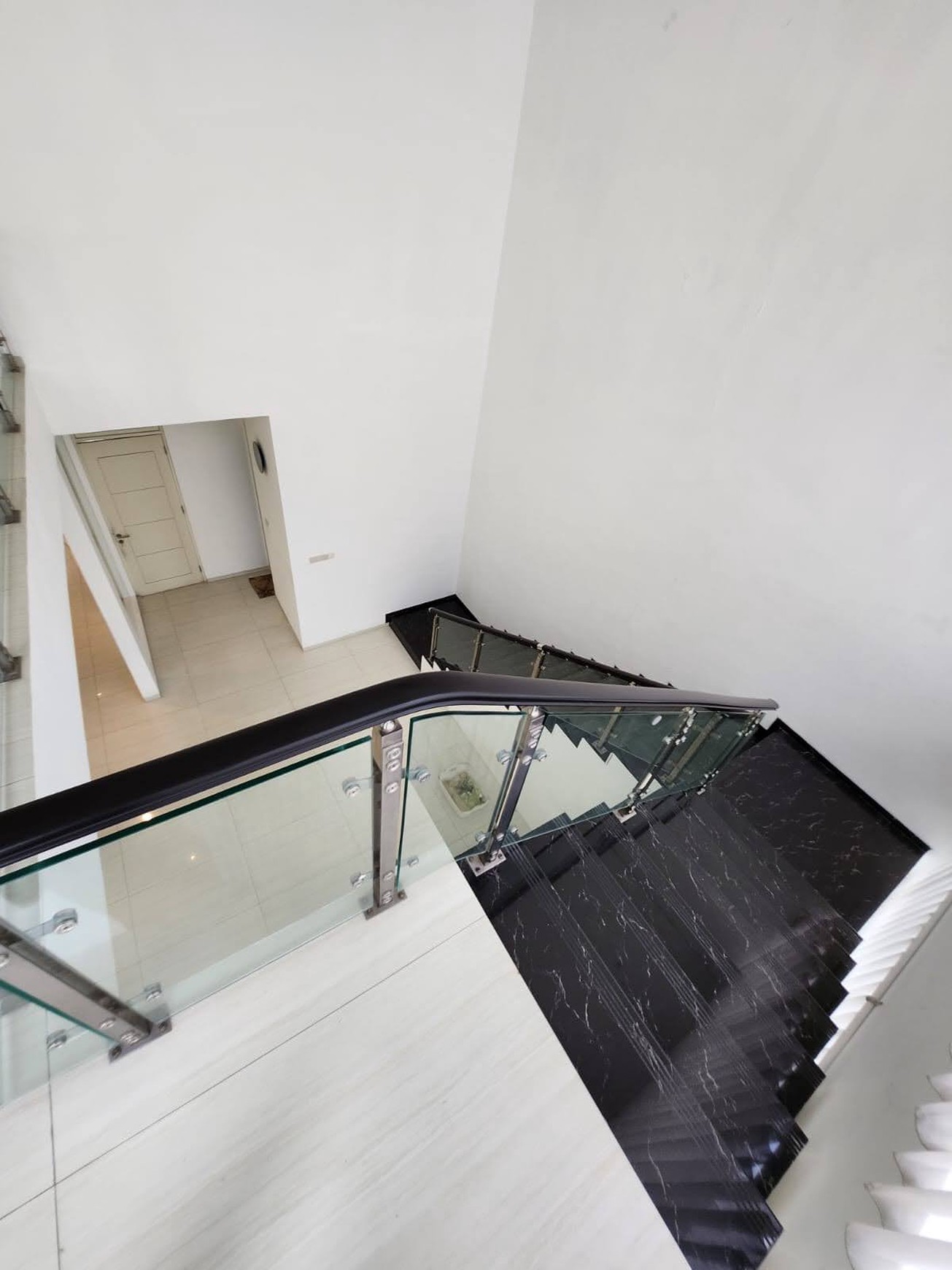 Jual Hunian Elit Graha Semi Furnis Surabaya