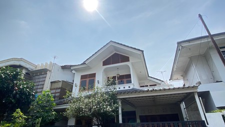 Rumah 2 Lantai Siap Huni di Lebak Bulus - Nyaman, Strategis, dan Luas