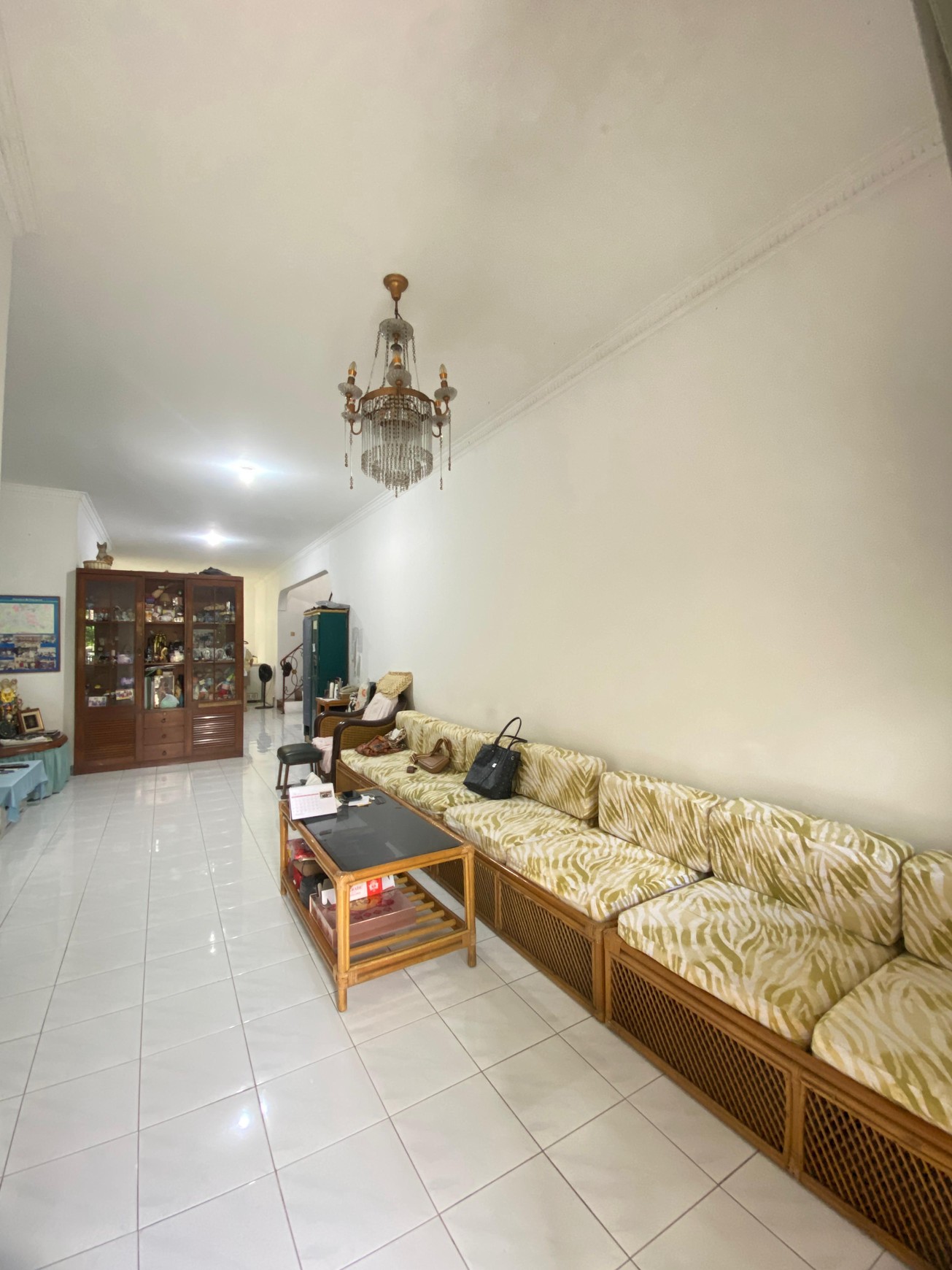 Rumah 2 Lantai Siap Huni di Lebak Bulus - Nyaman, Strategis, dan Luas