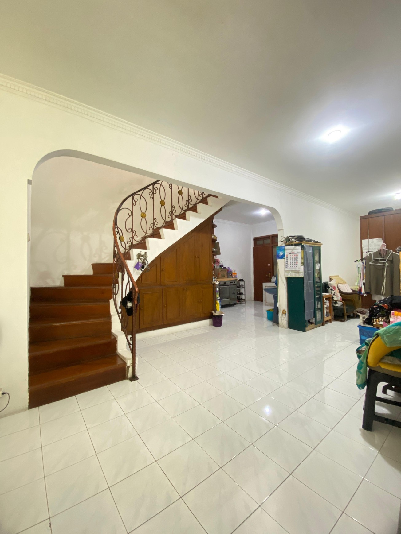 Rumah 2 Lantai Siap Huni di Lebak Bulus - Nyaman, Strategis, dan Luas