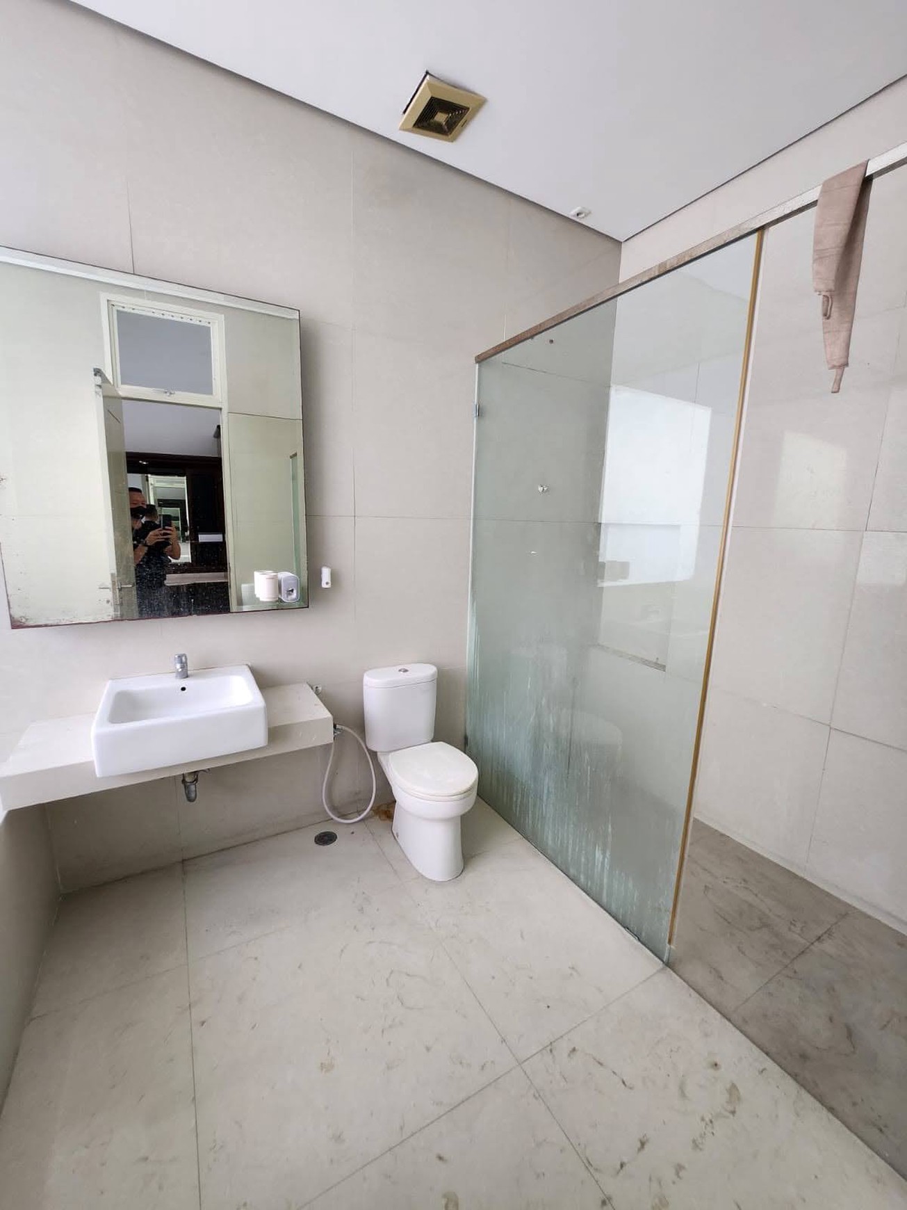 Sewa Rumah Graha Family Semi Furnis Surabaya