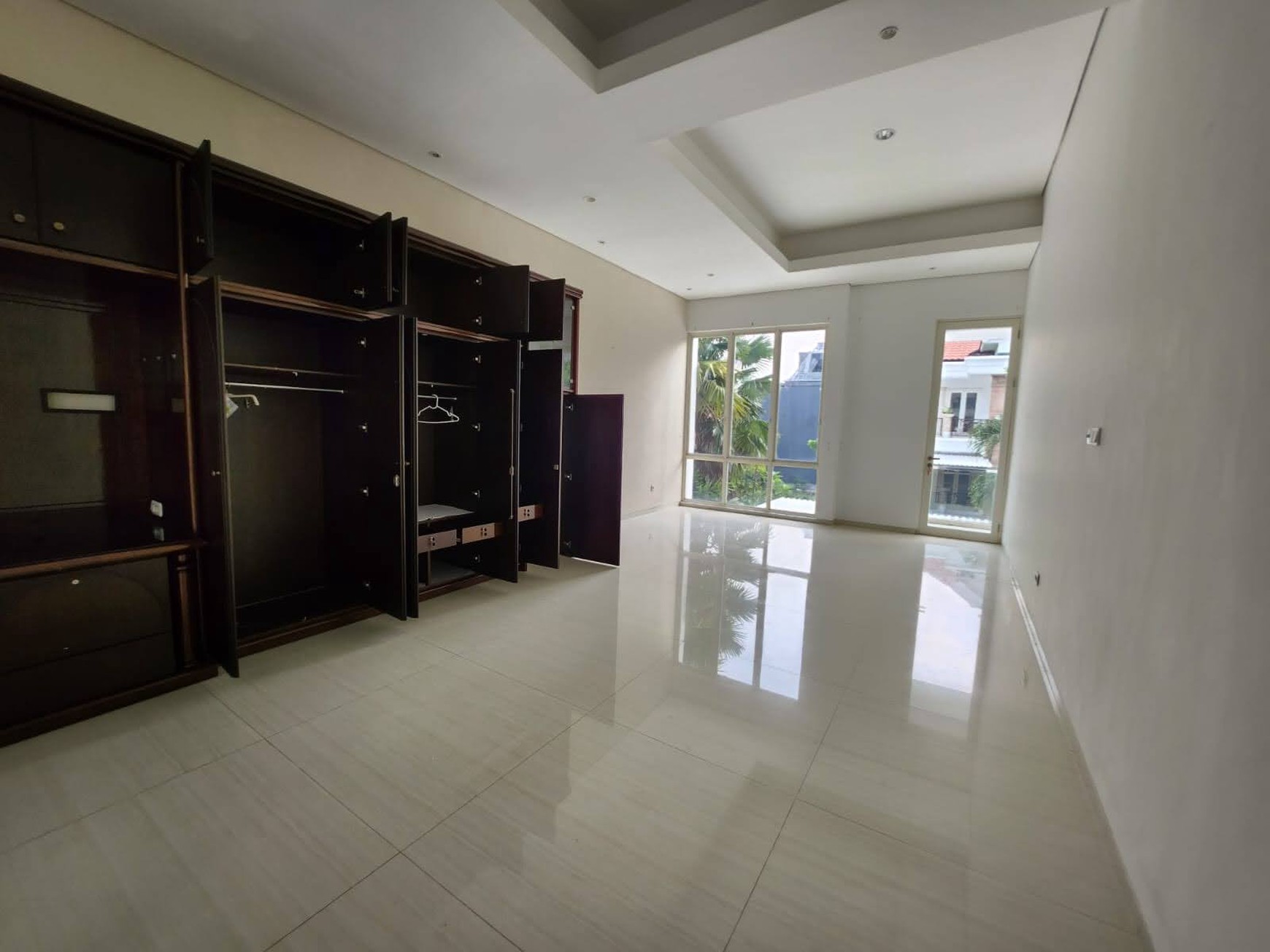 Sewa Rumah Graha Family Semi Furnis Surabaya