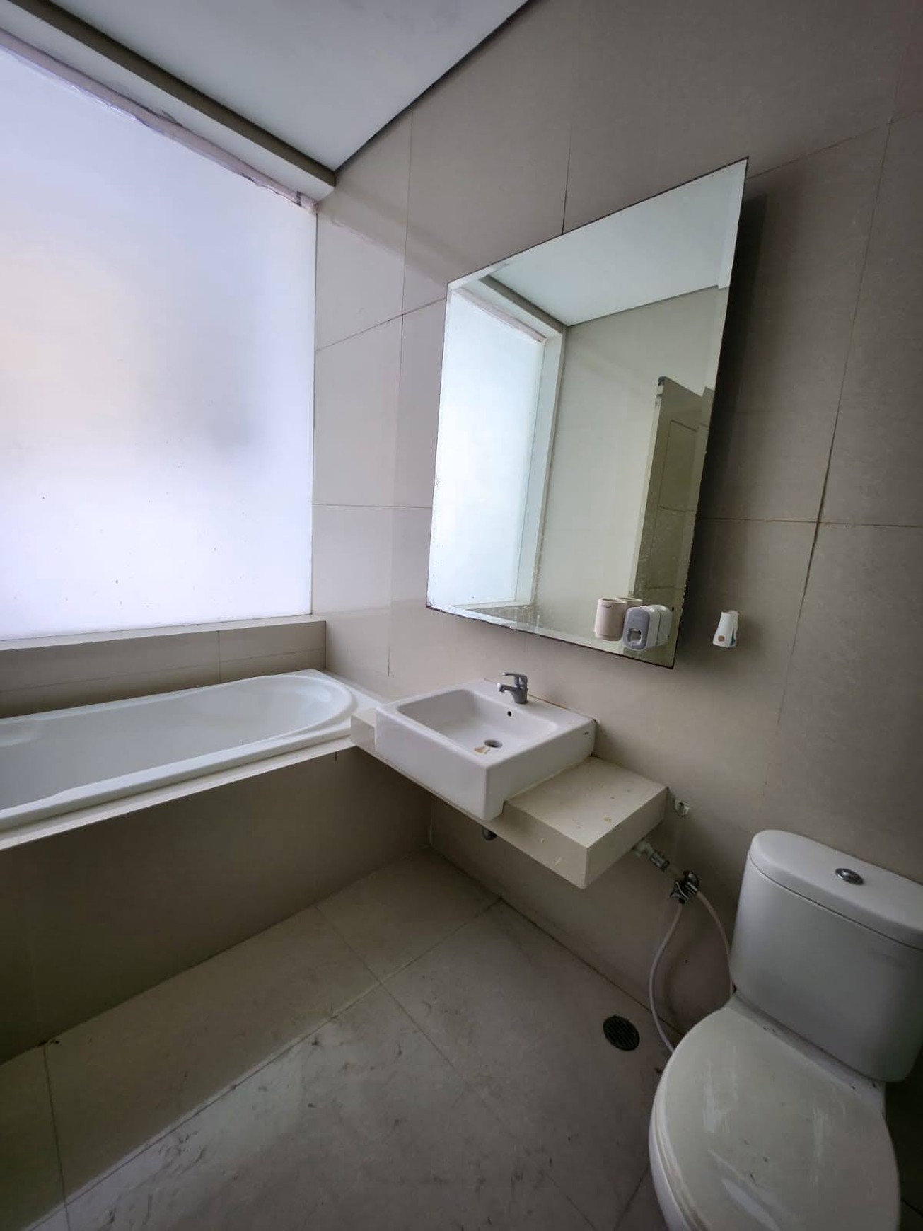 Sewa Rumah Graha Family Semi Furnis Surabaya